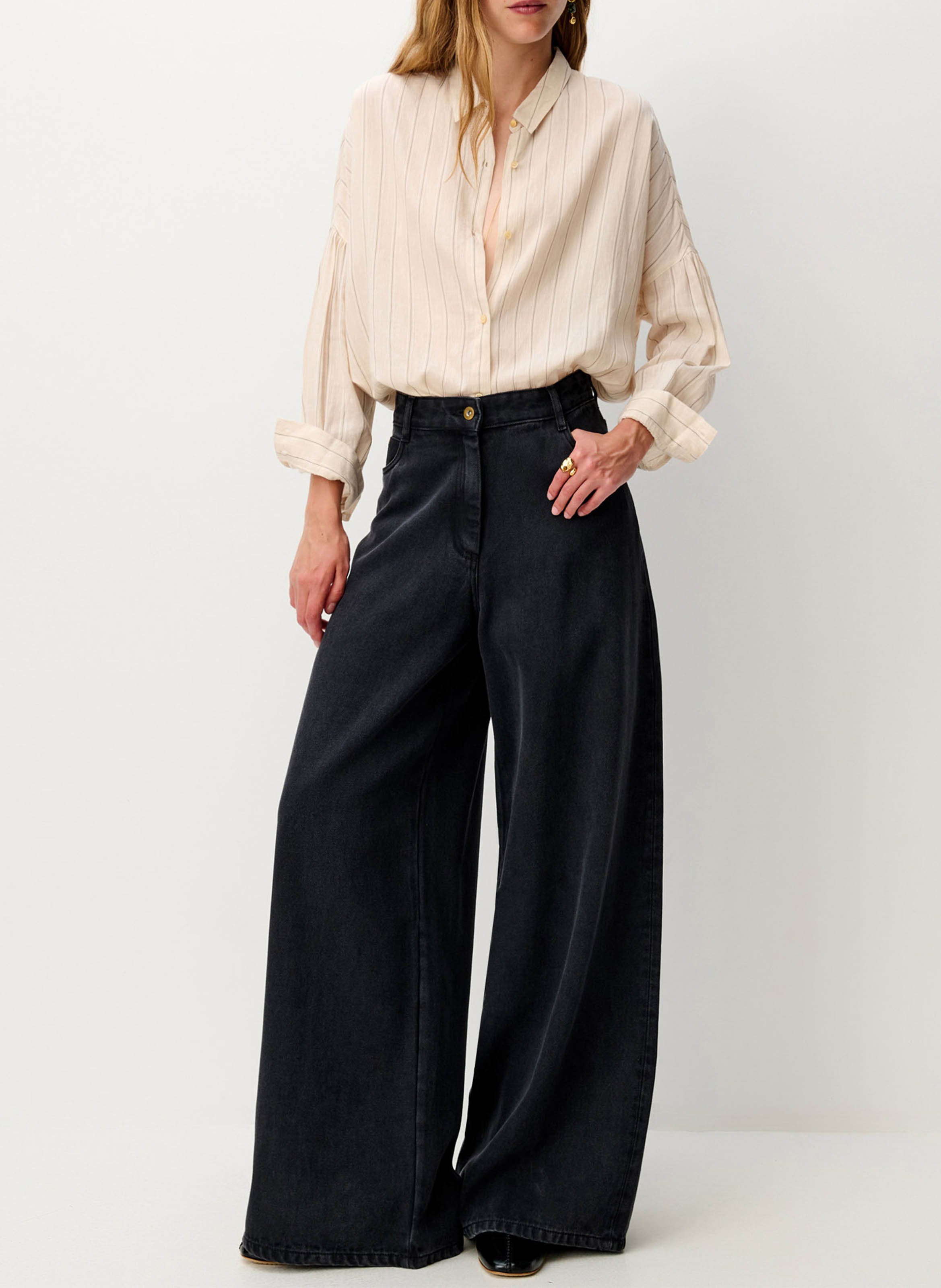 Weite Bluse mit klassischem Kragen SESSUN Beige