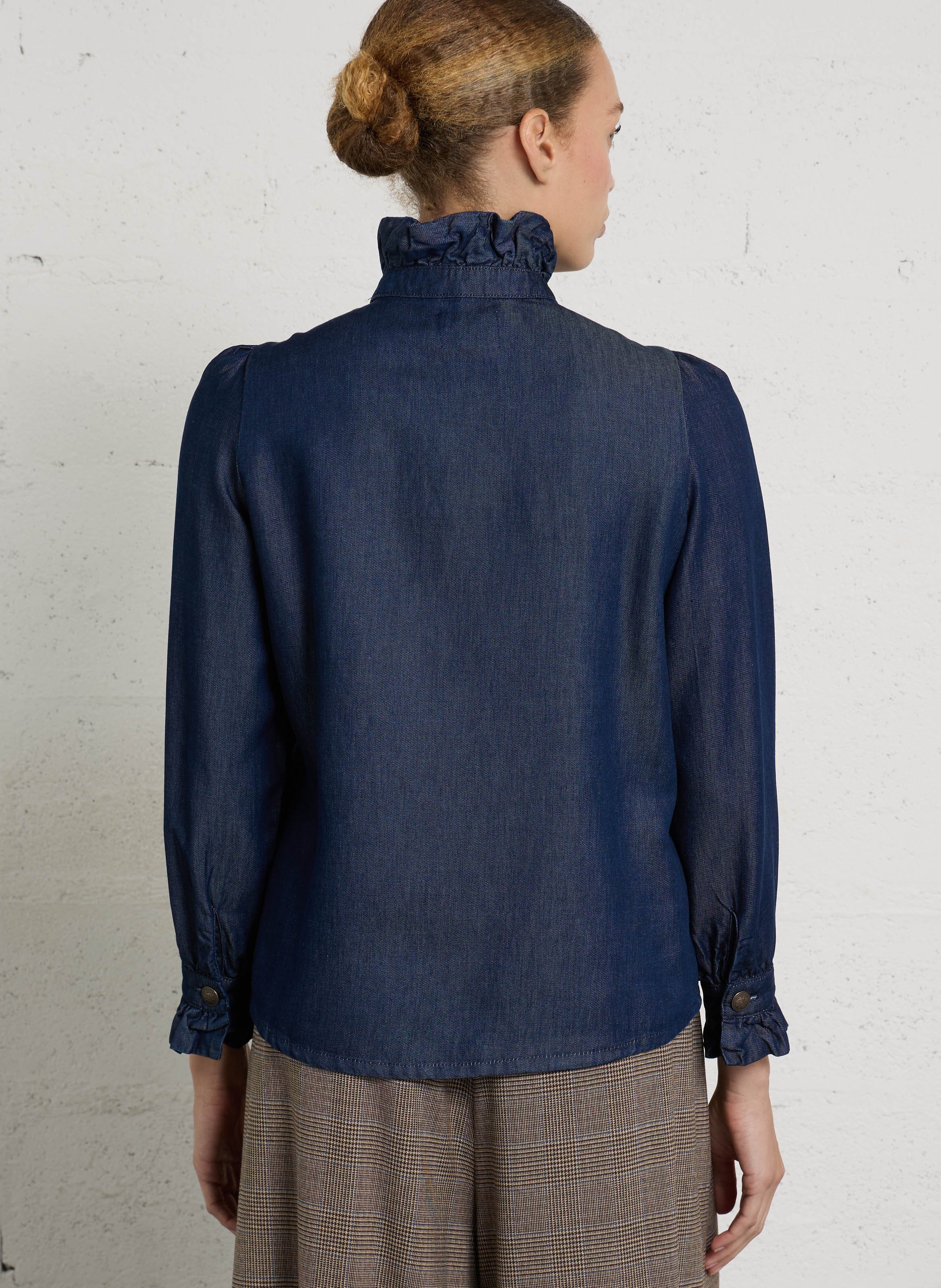 Gerade geschnittene Denim-Bluse mit viktorianischem Kragen MAISON 123 Blau