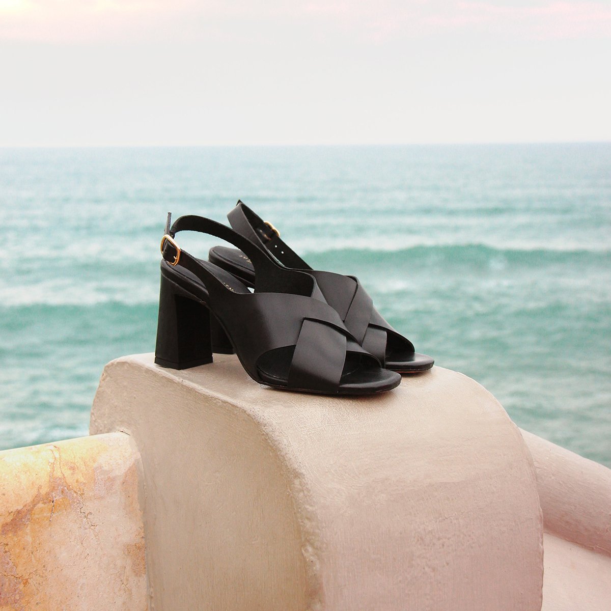 Vegetable-tanned leather graphic sandals JULES & JENN Black