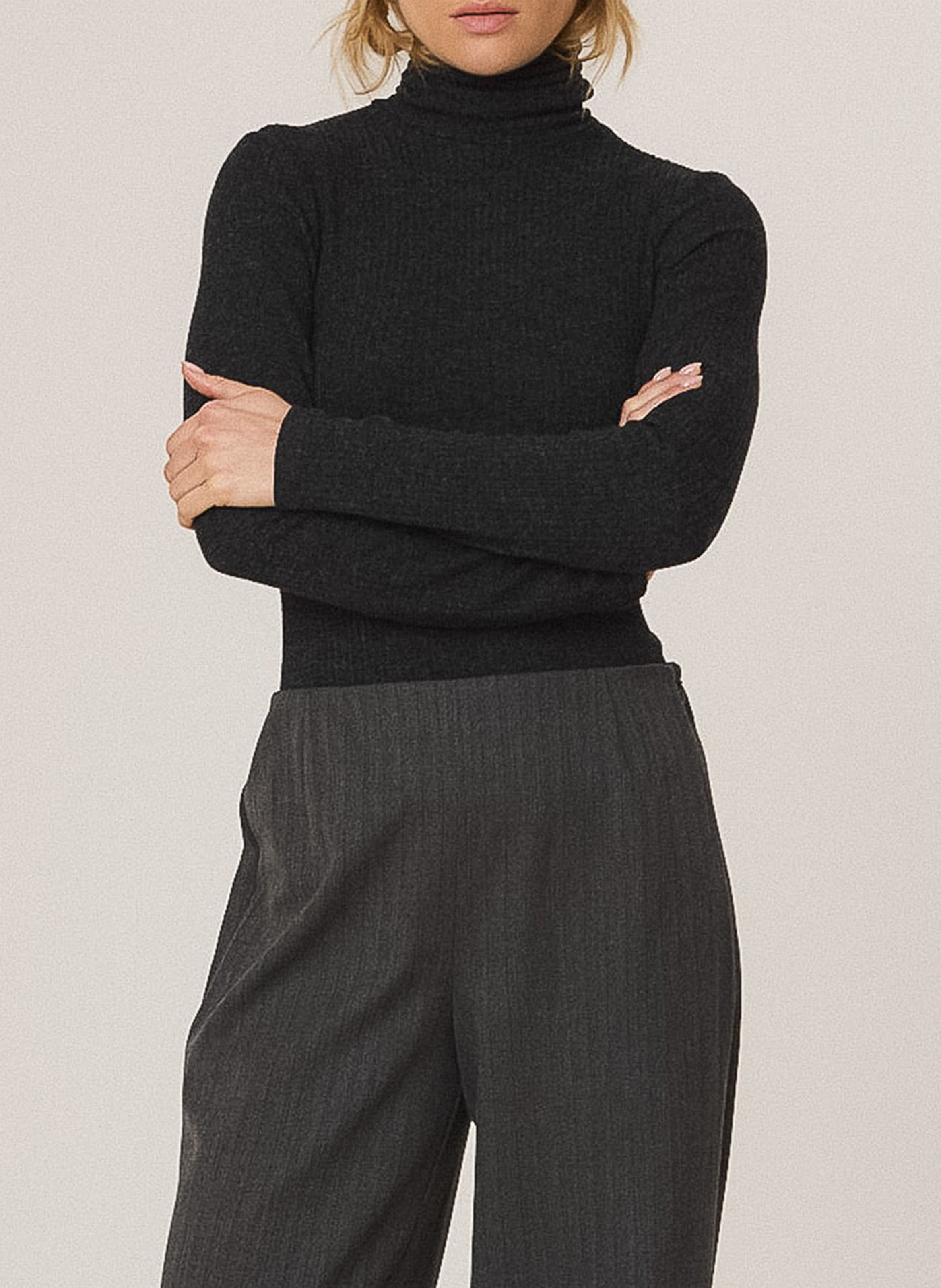 Fitted turtleneck sweater. INDI & COLD Grey