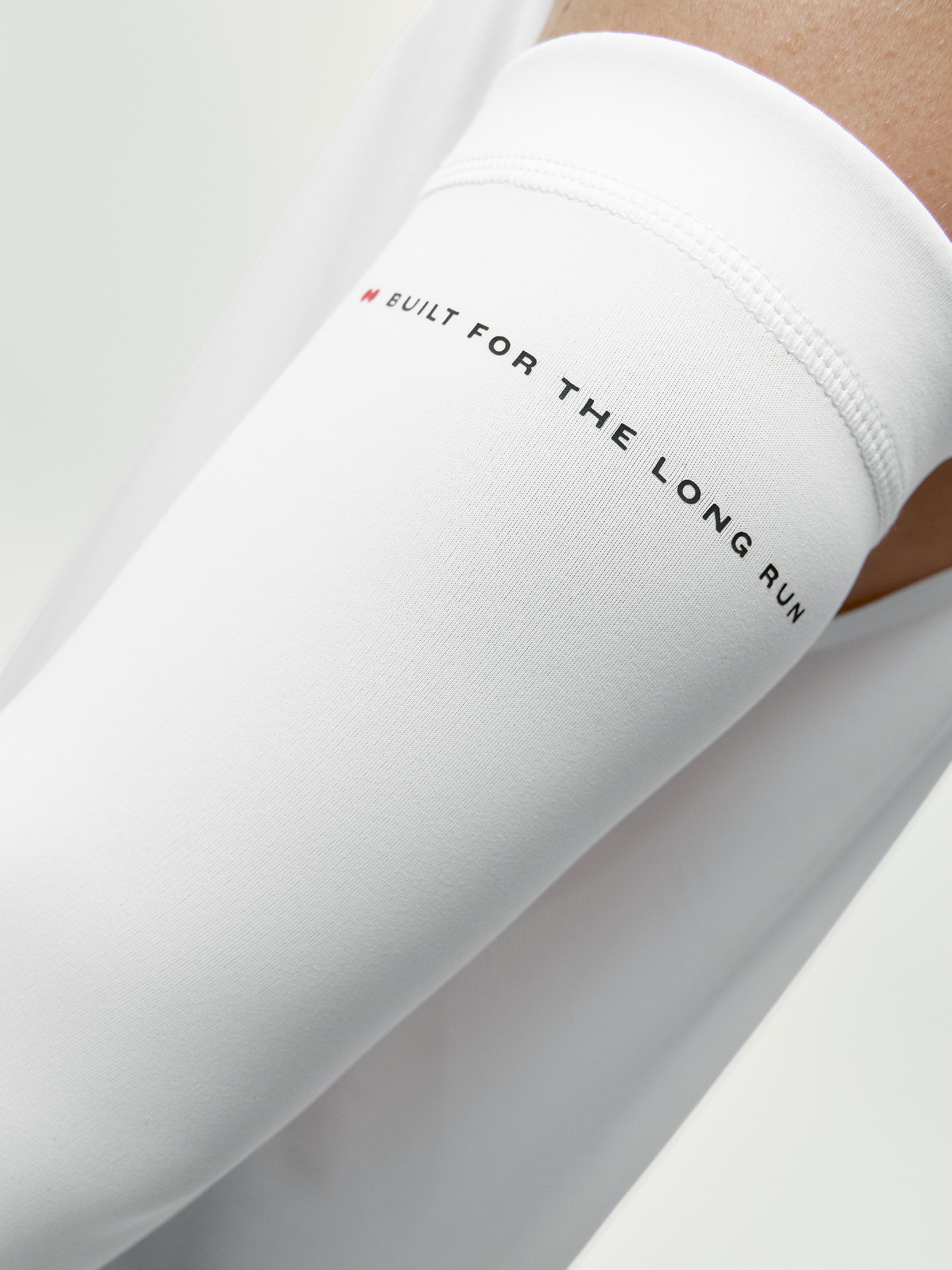 Arm sleeves for running Arm Run elastic fabric with non-slip silicone BORN White