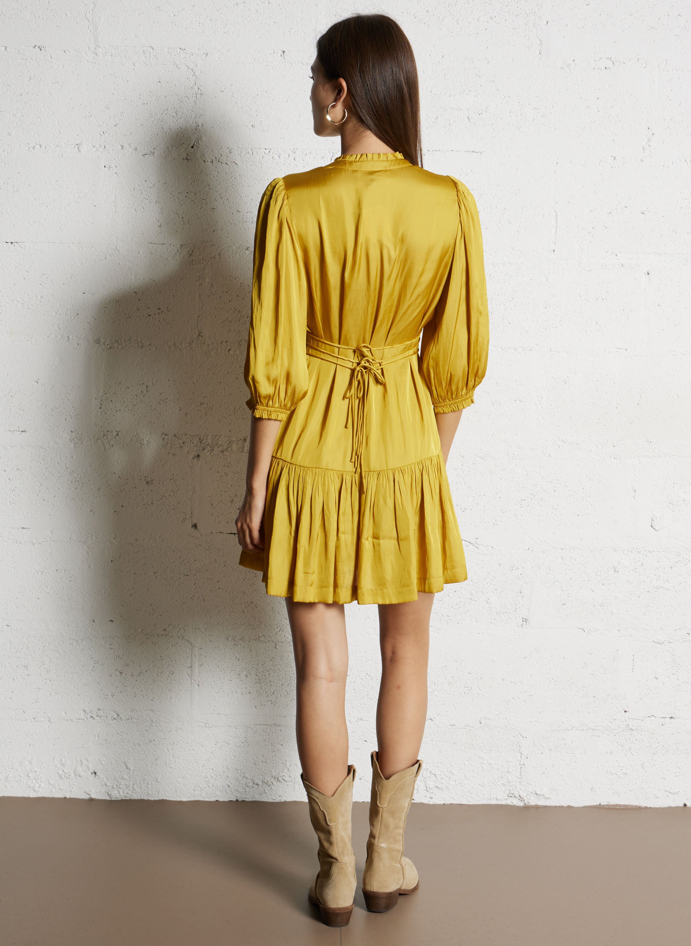 Robe courte froncée col tunisien en satin BA&SH Jaune