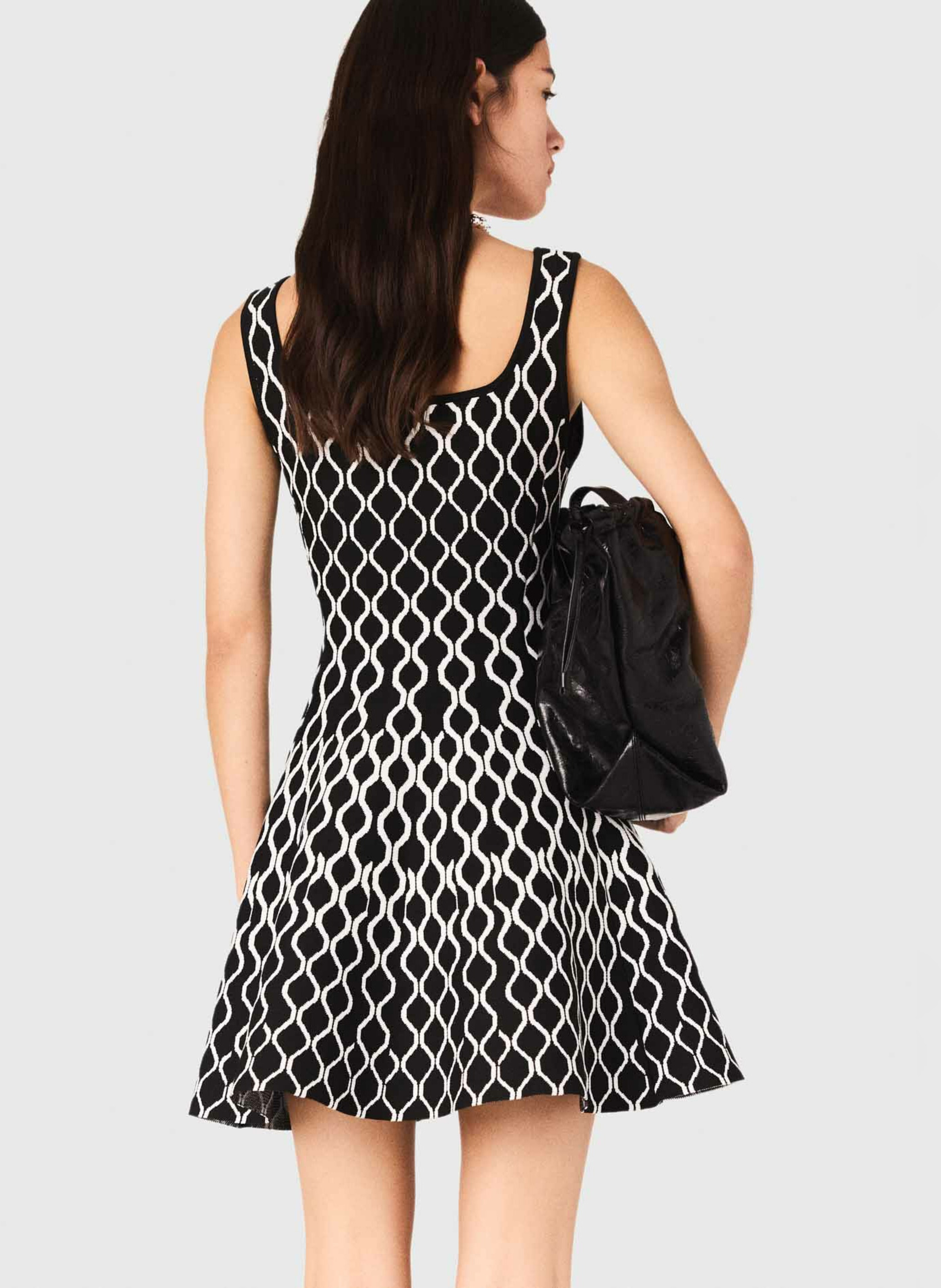 Robe courte cintrée col carré à imprimé graphique MAJE Noir