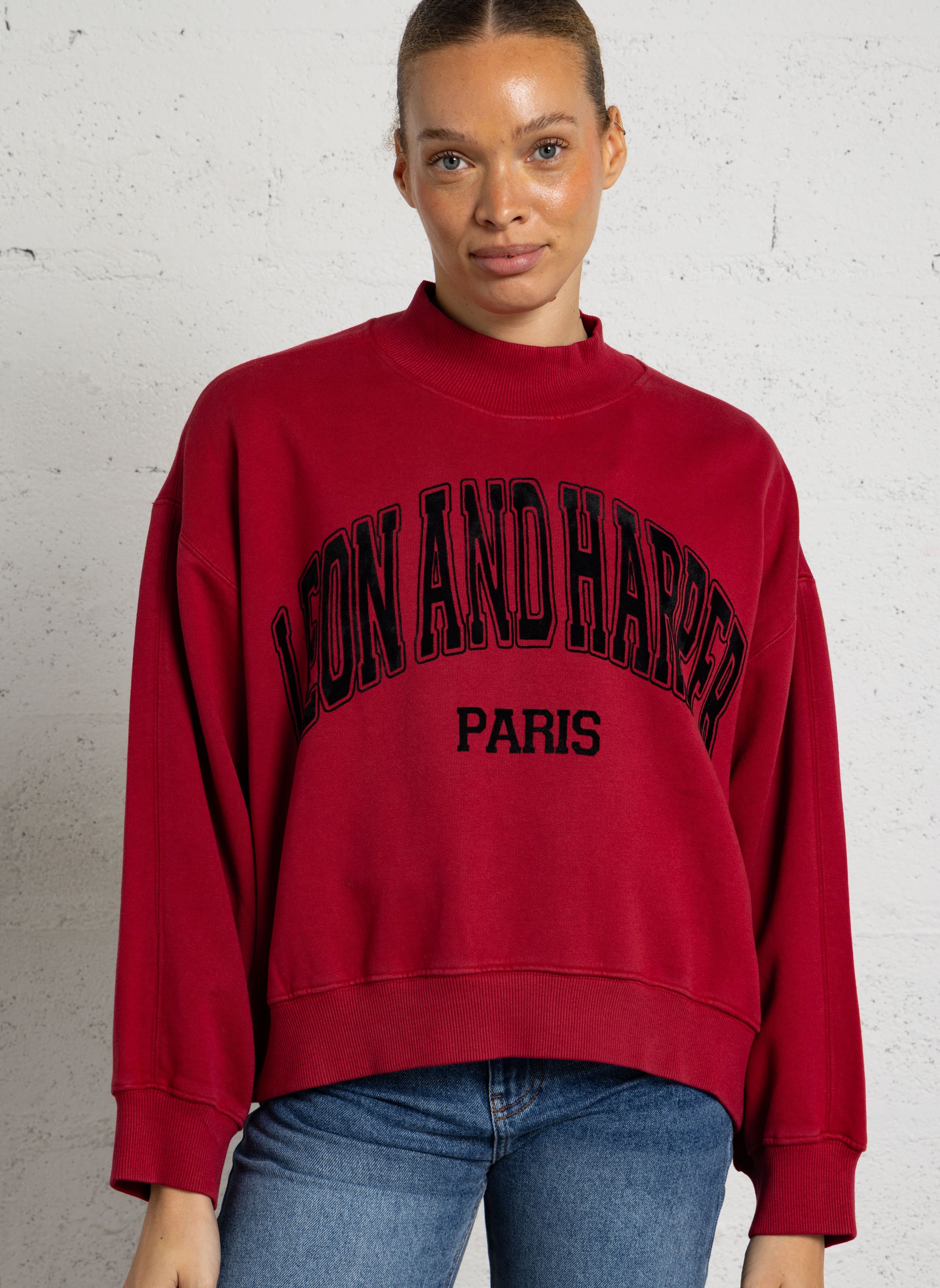 Loose fit high neck printed sweatshirt in blended cotton. LEON & HARPER