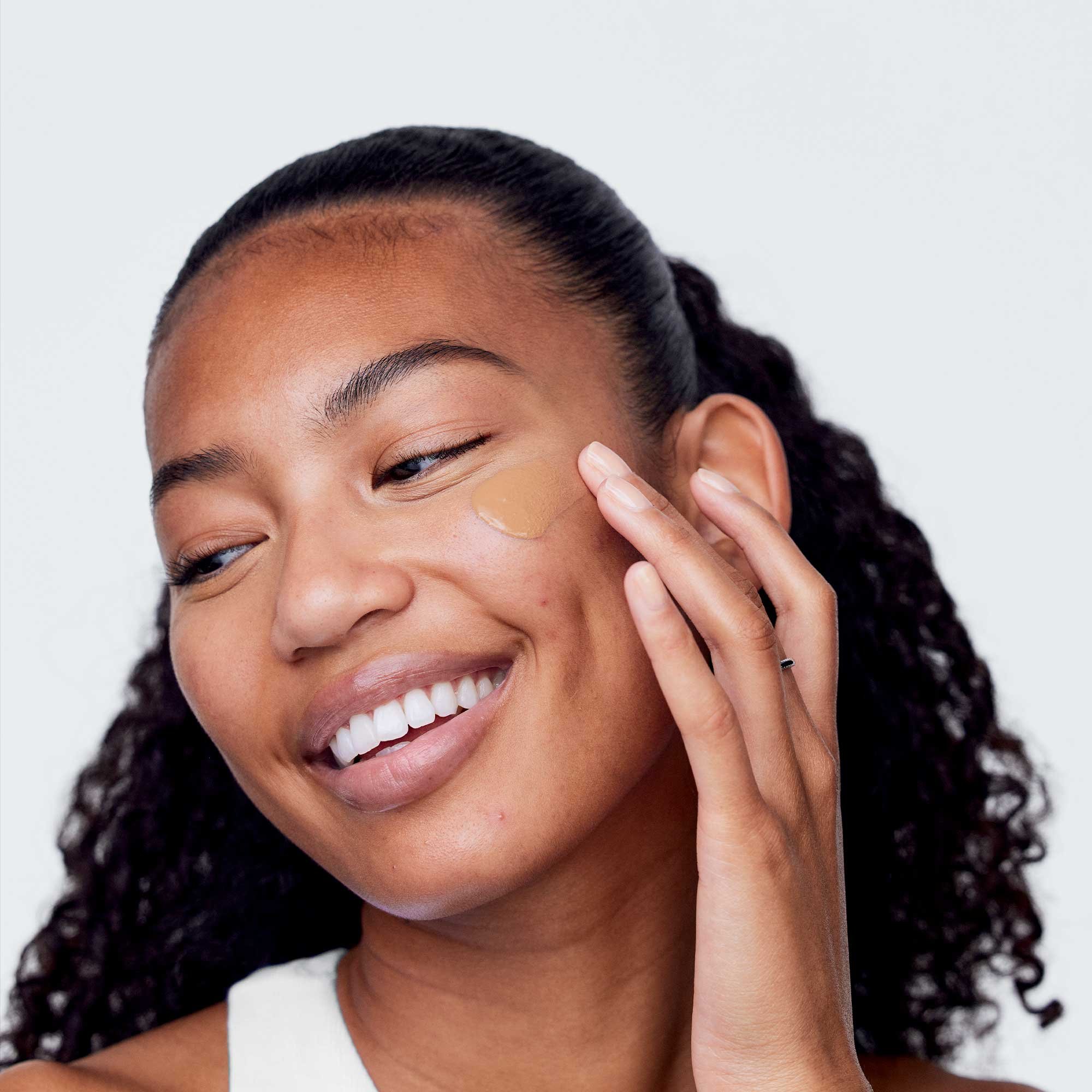 Anti-Blemish Solutions™ - Fond de Teint Liquide Anti-imperfections CLINIQUE Cn 52 neutral