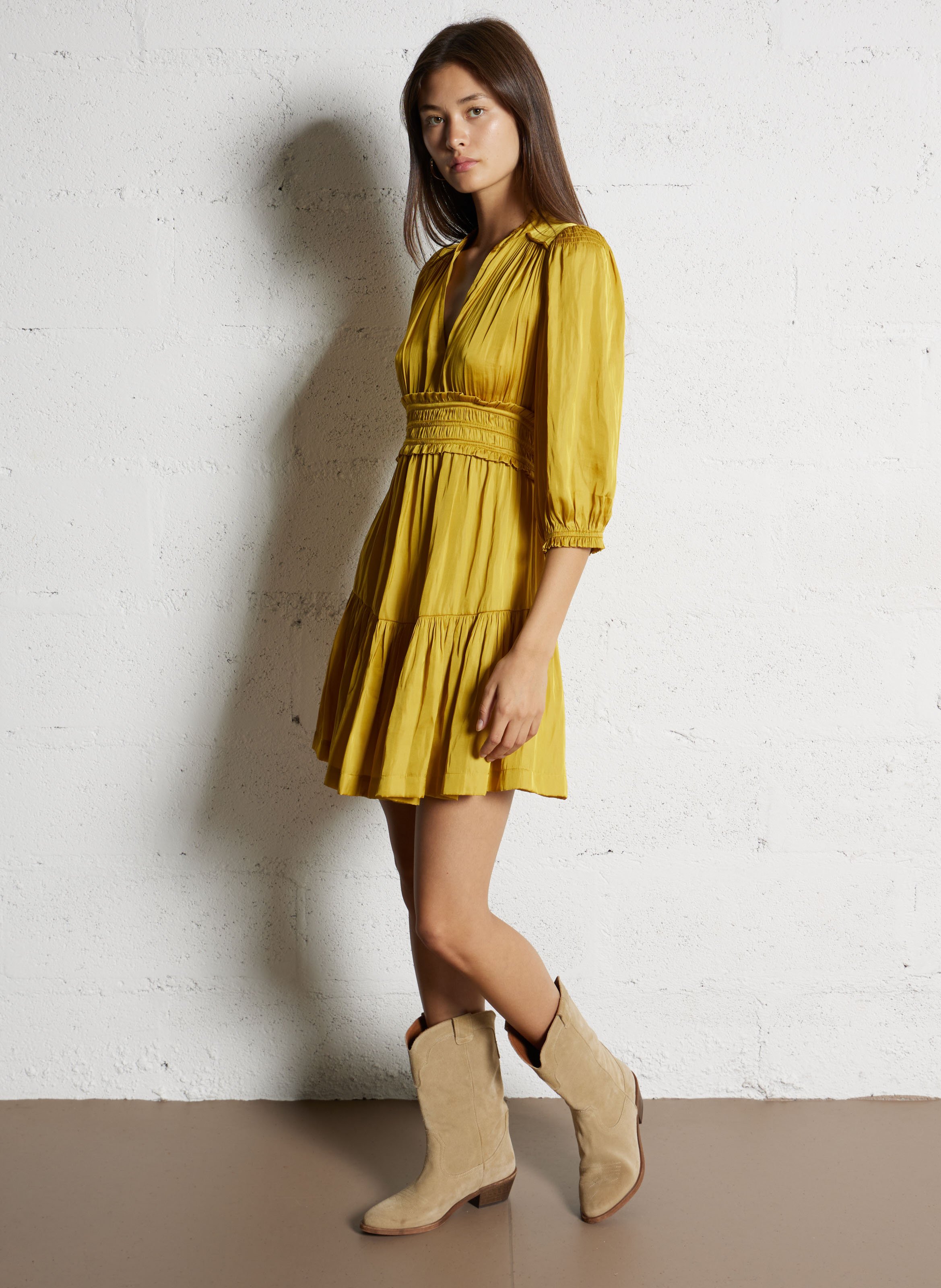 Robe courte froncée col tunisien en satin BA&SH Jaune