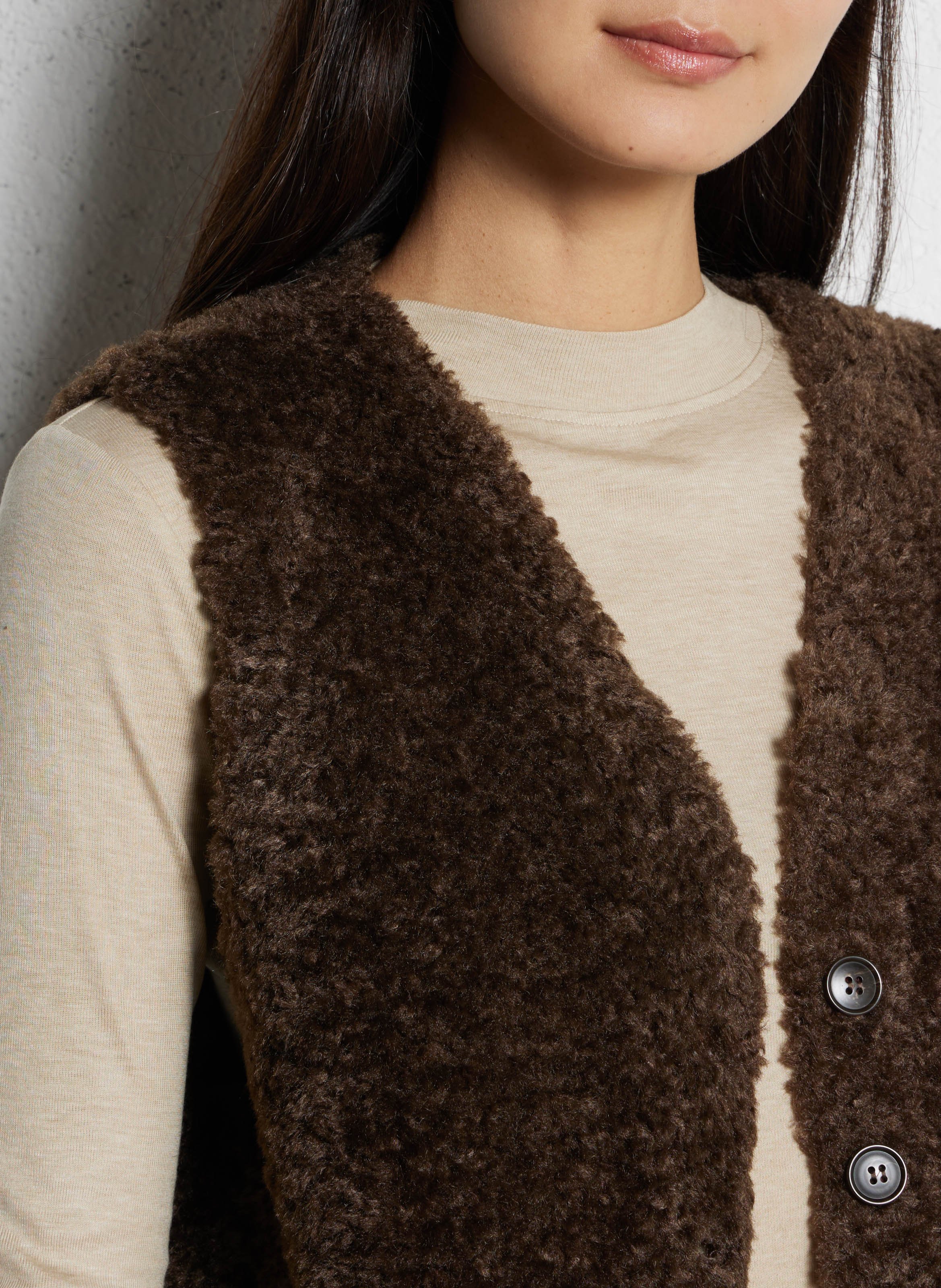 V-Ausschnitt Weste aus Kunstpelz THE KORNER Braun