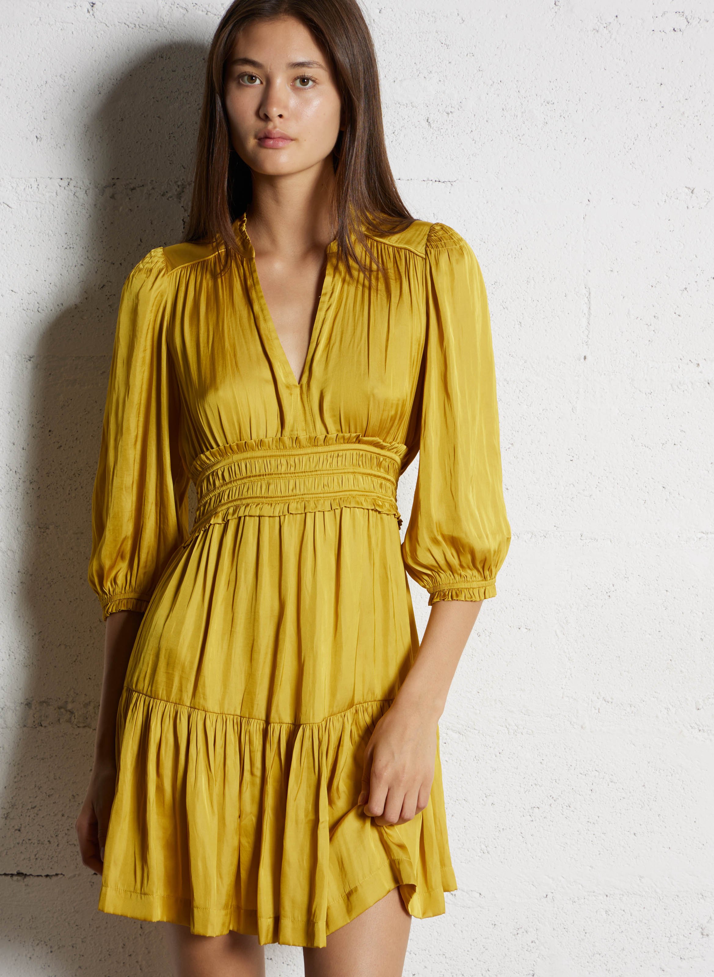 Robe courte froncée col tunisien en satin BA&SH