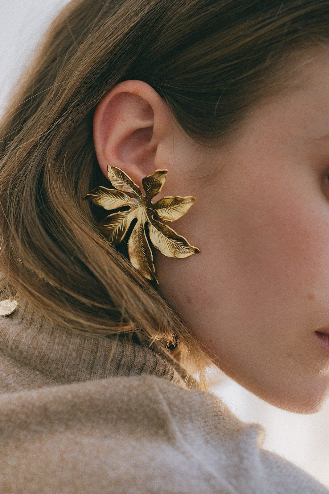 AGLAÉ - Silver-plated flower maxi stud earrings MONSIEUR SIMONE Golden