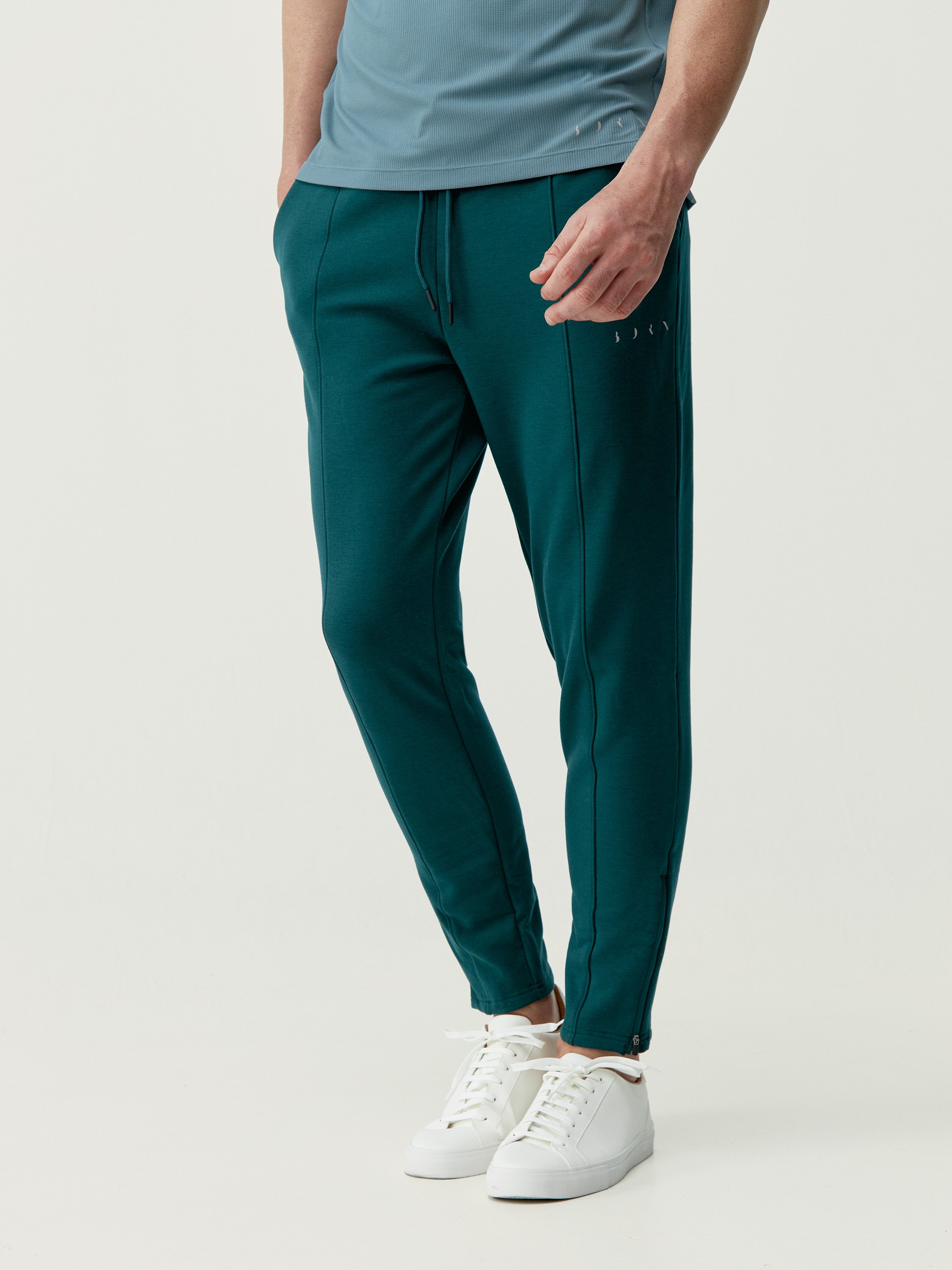 Performance athleisure sports pants BORN LIVING YOGA