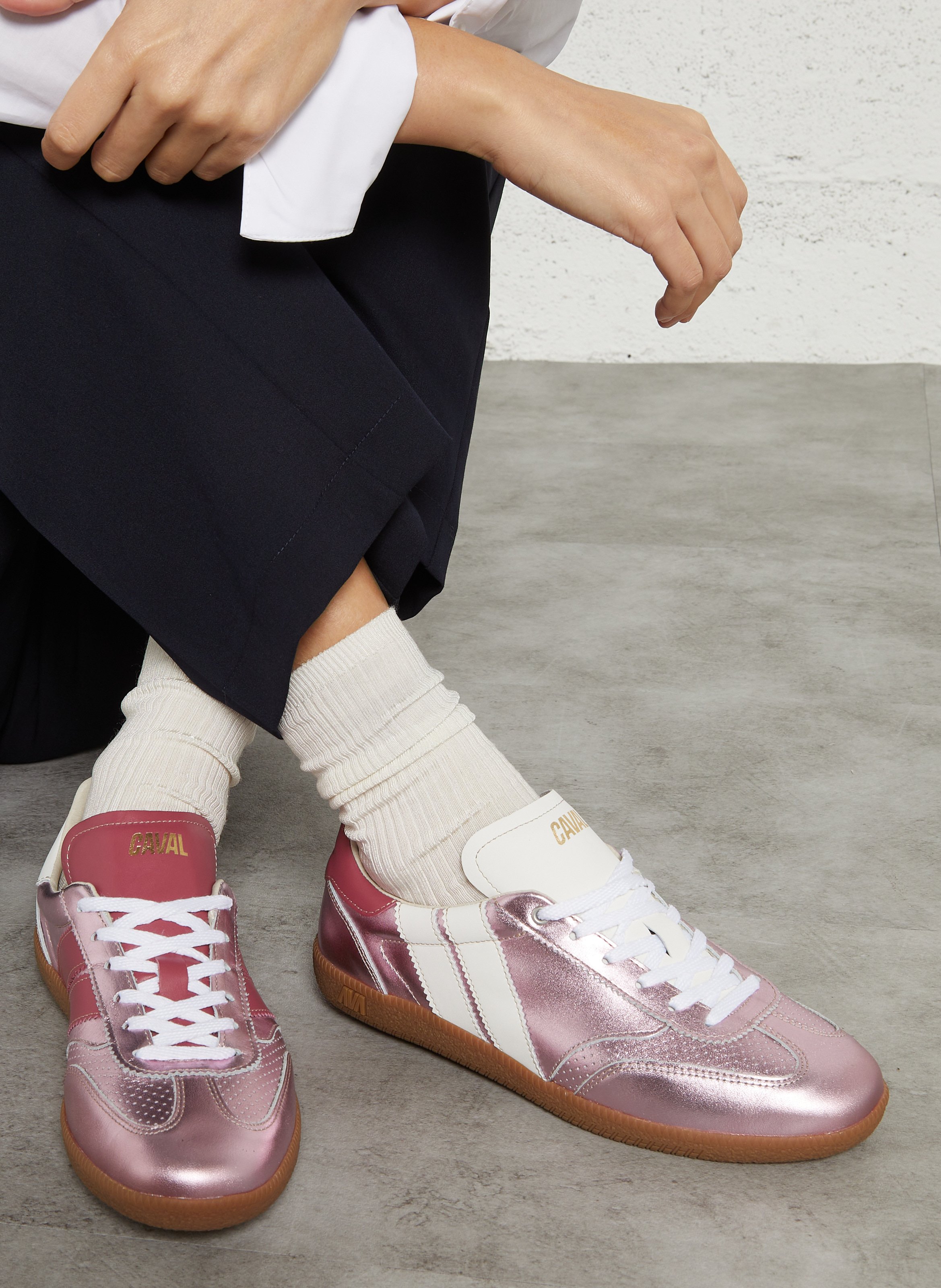 Niedrige Sneaker aus Leder mit Metallic-Effekt CAVAL Rosa