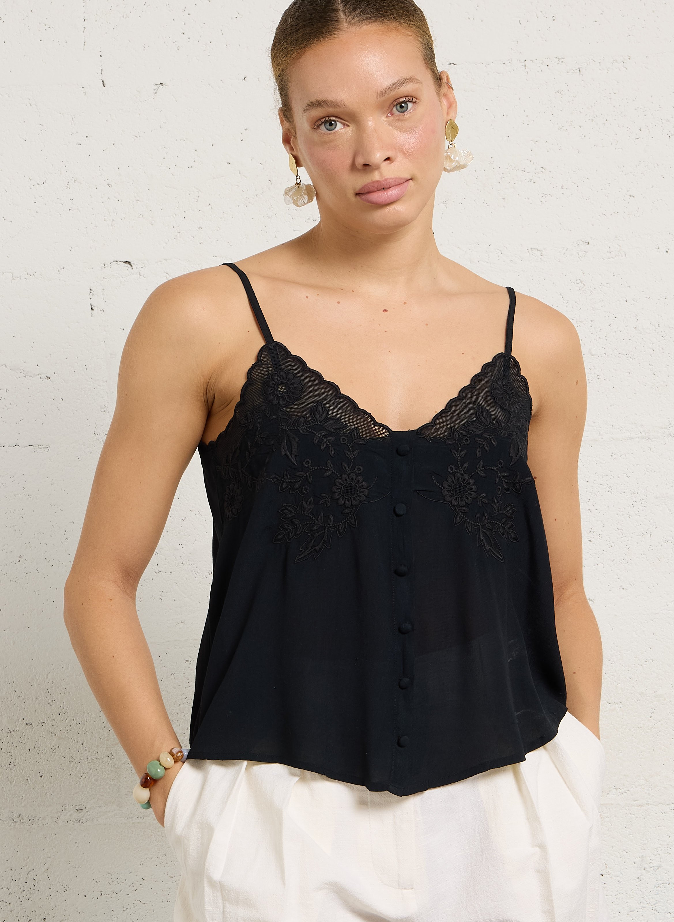 Gerade geschnittenes Top mit V-Ausschnitt und Stickerei. LOUISE MISHA Schwarz