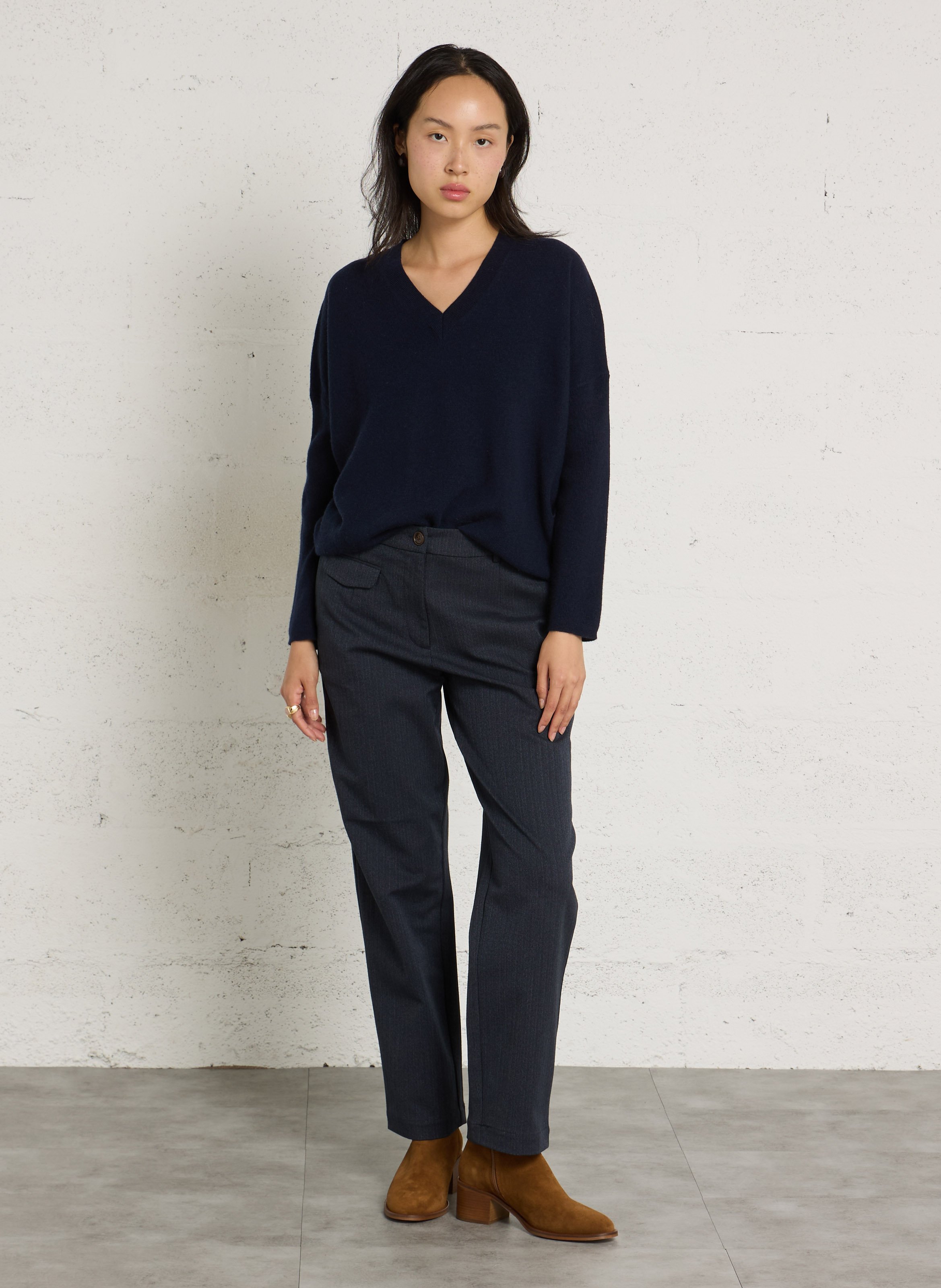 Pull ample col V à studs en laine BERENICE Bleu
