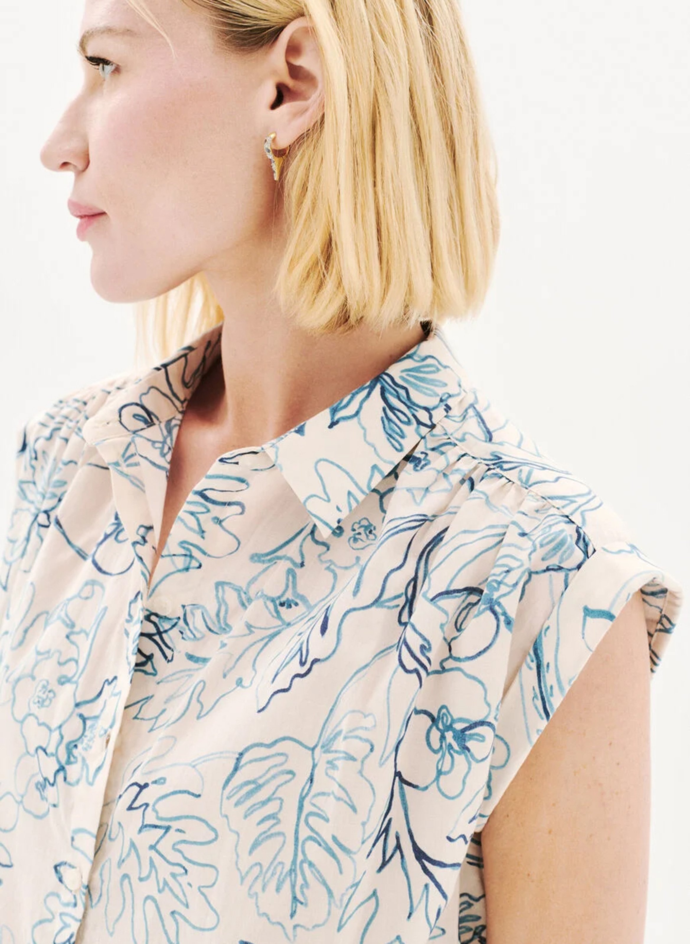 Sleeveless patterned blouse CAROLL White