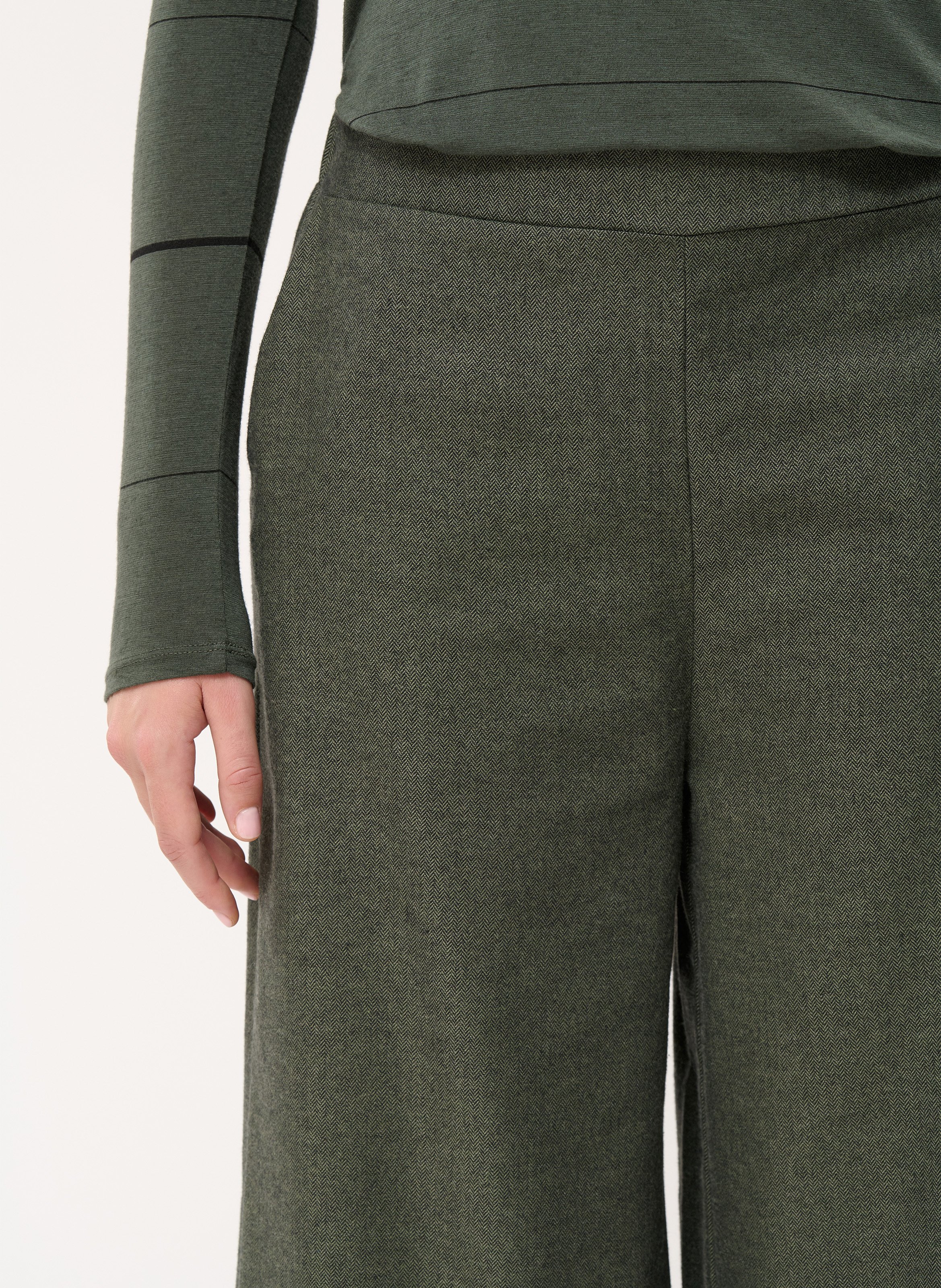 Pantacourt large en coton recyclé mélangé HUMILITY Vert