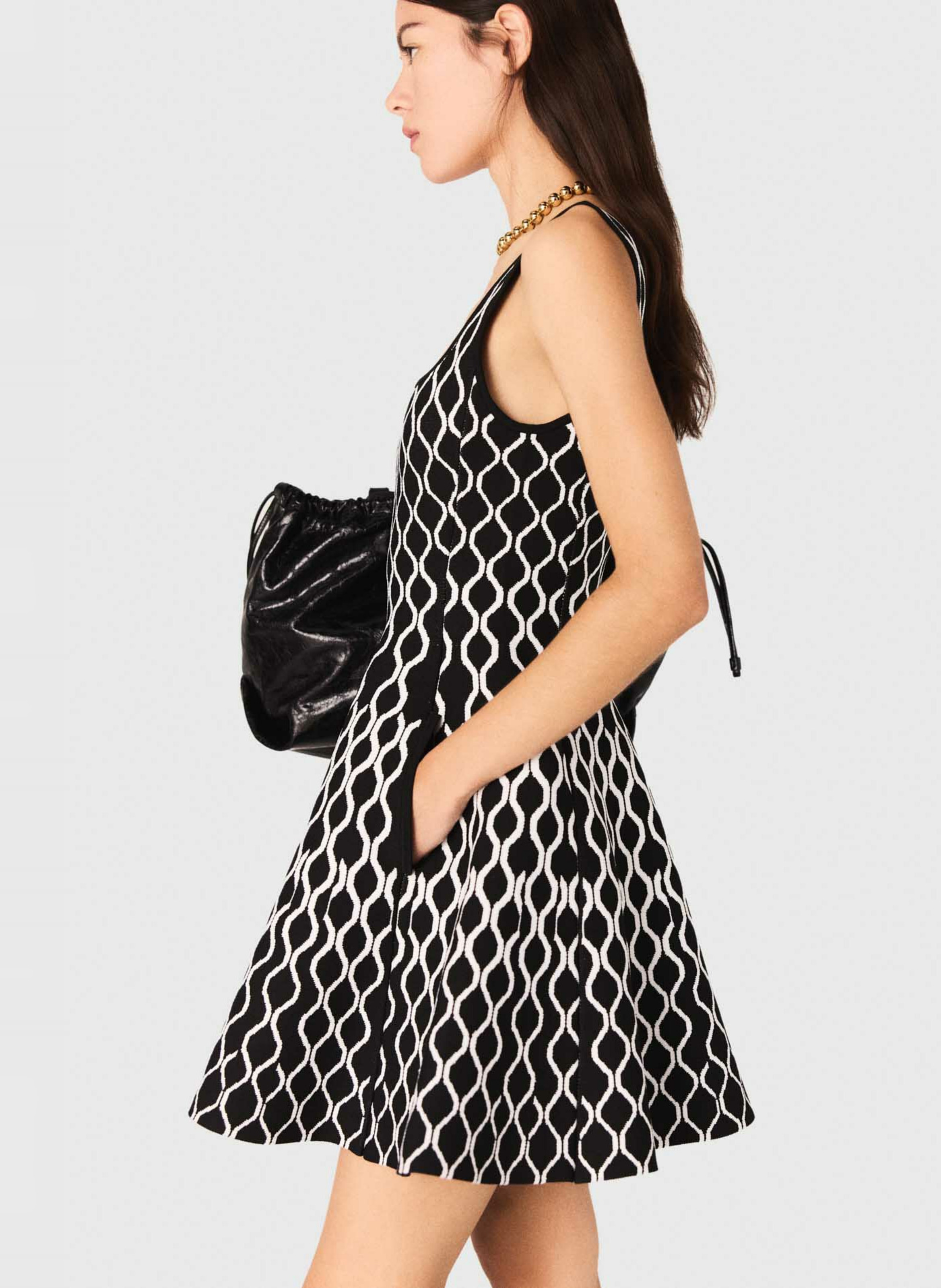 Robe courte cintrée col carré à imprimé graphique MAJE Noir