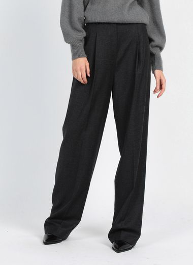 Theory Pleat Carrot Pants in Grey