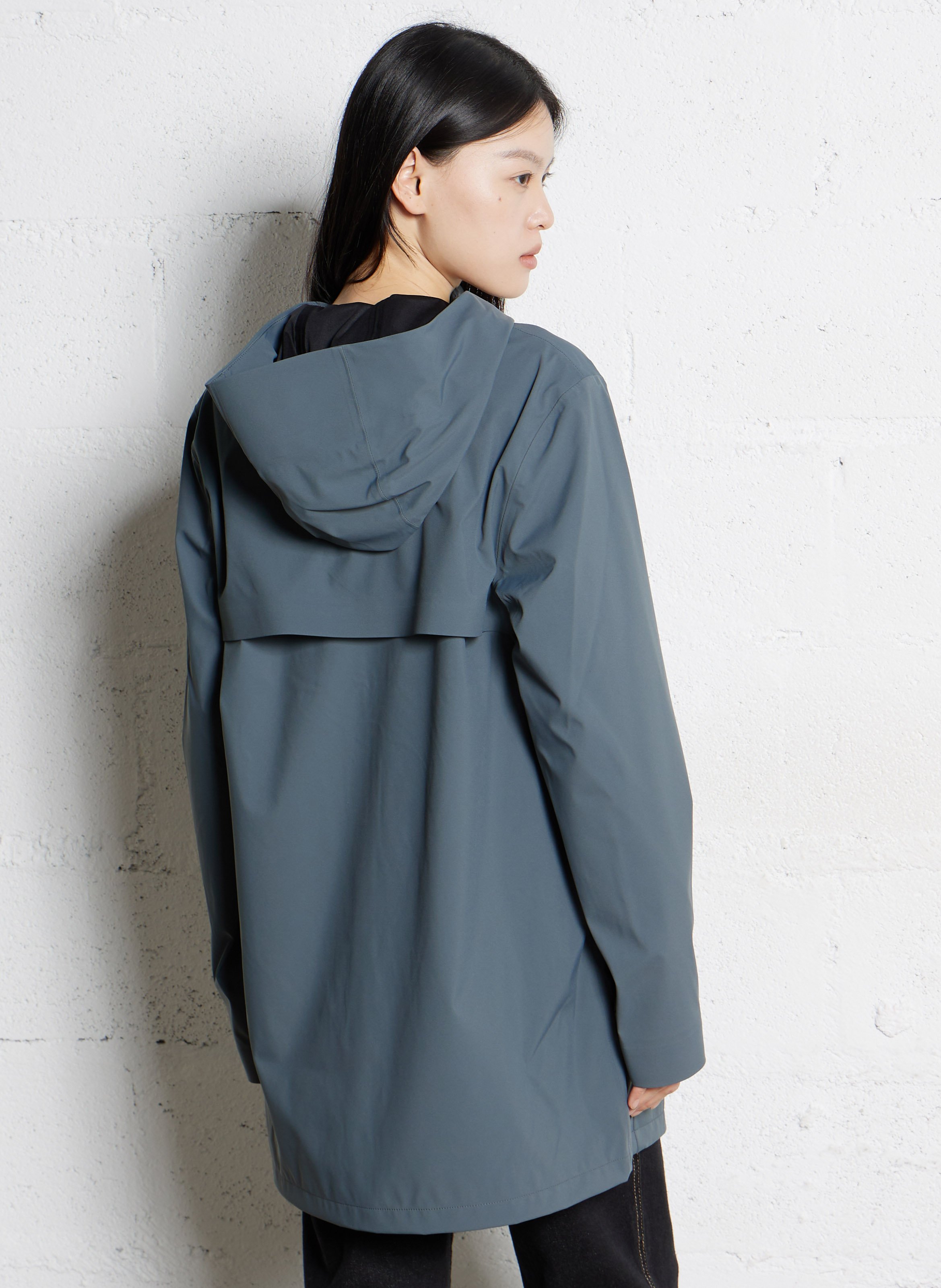 Buttoned and zipped high-neck fitted raincoat RAINS Blue