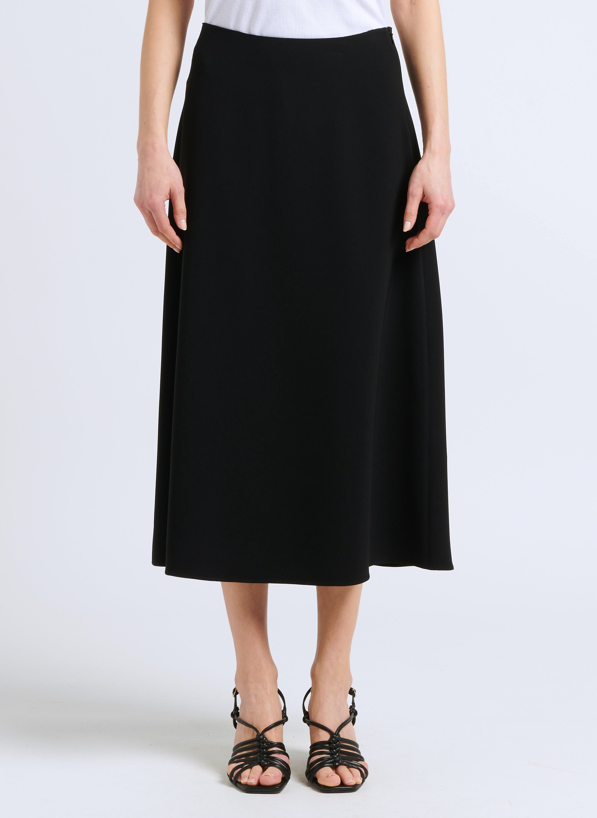 Falda midi evasé de tallé alto THEORY Negro