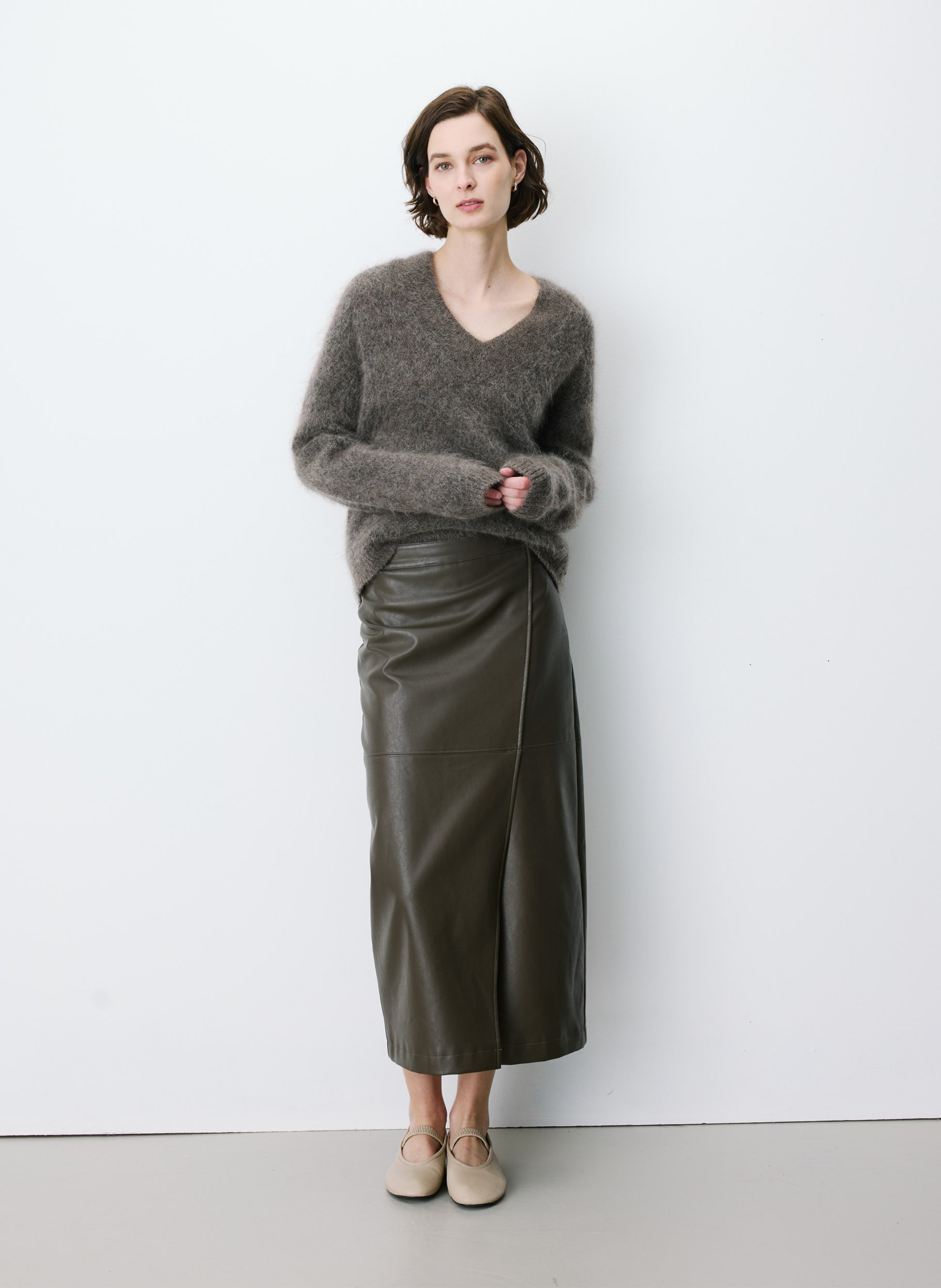 Loose-fit V-neck mohair-blend sweater GRACE ET MILA Brown