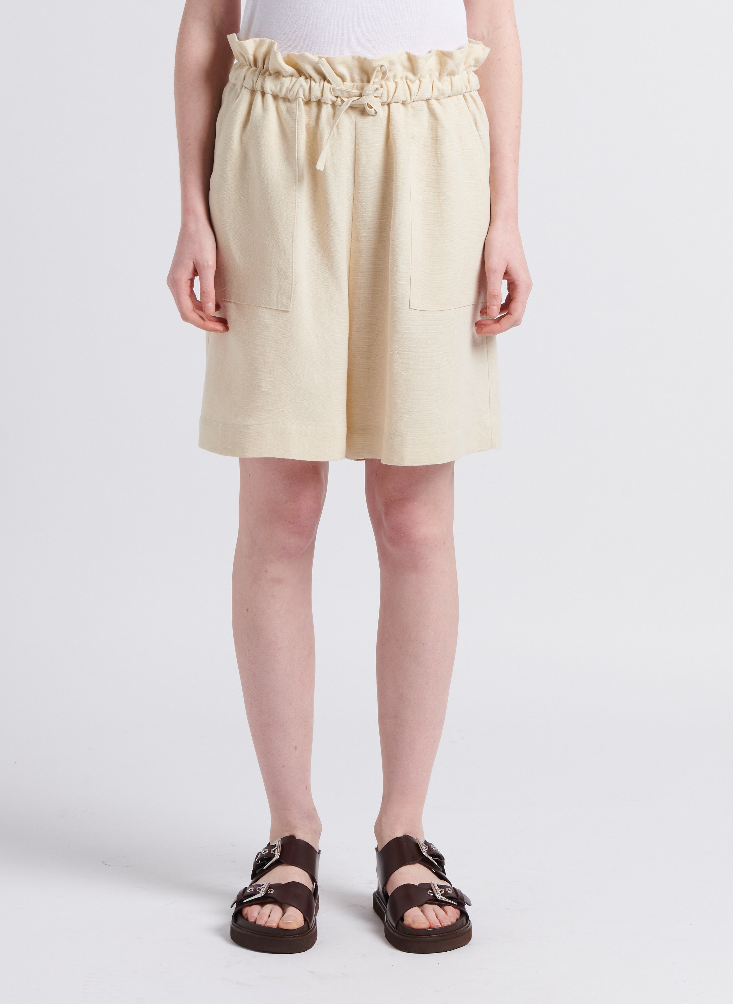 Short droit taille haute volanté THE NEW SOCIETY Blanc
