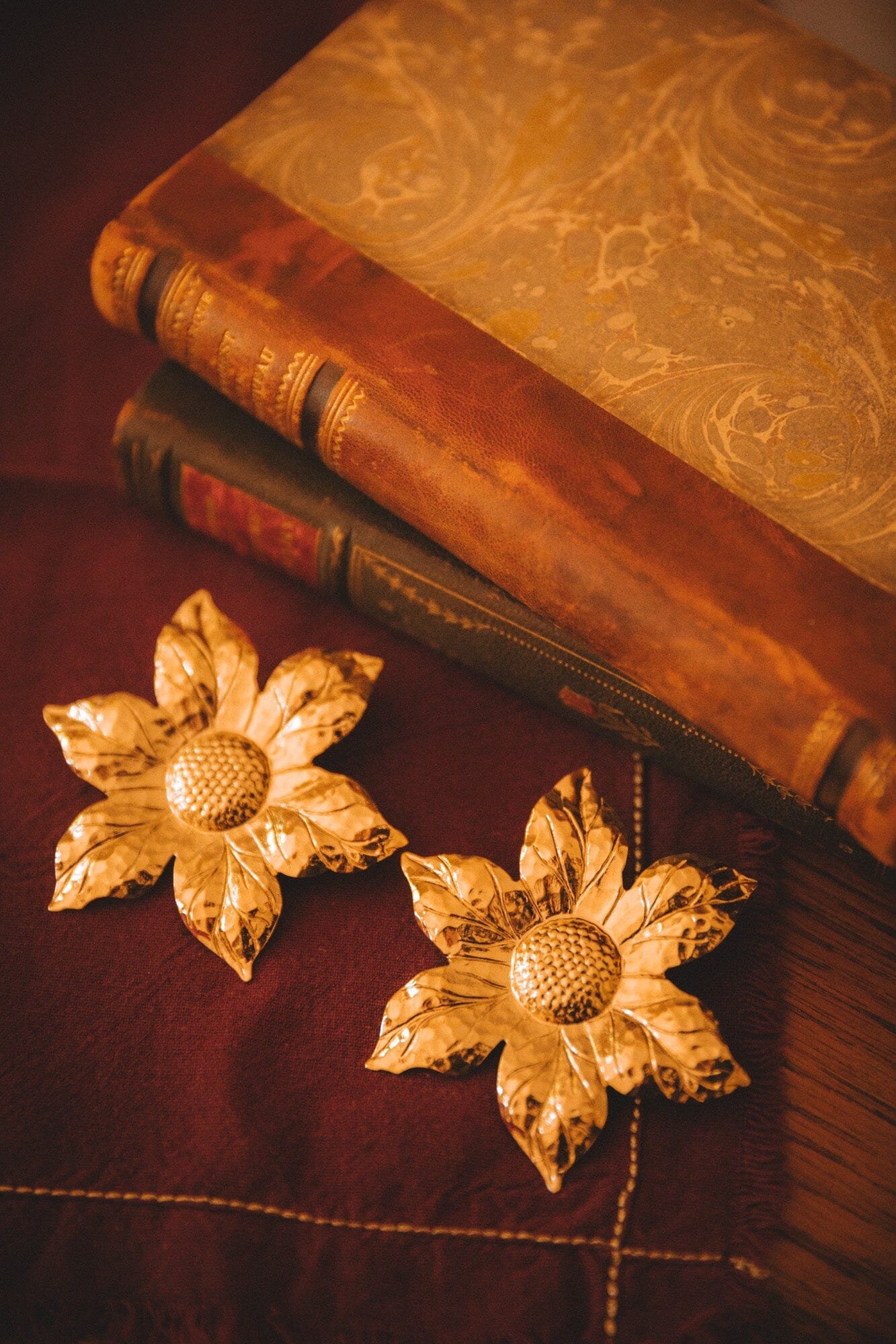 Large flower stud earrings in silver-plated  Golden