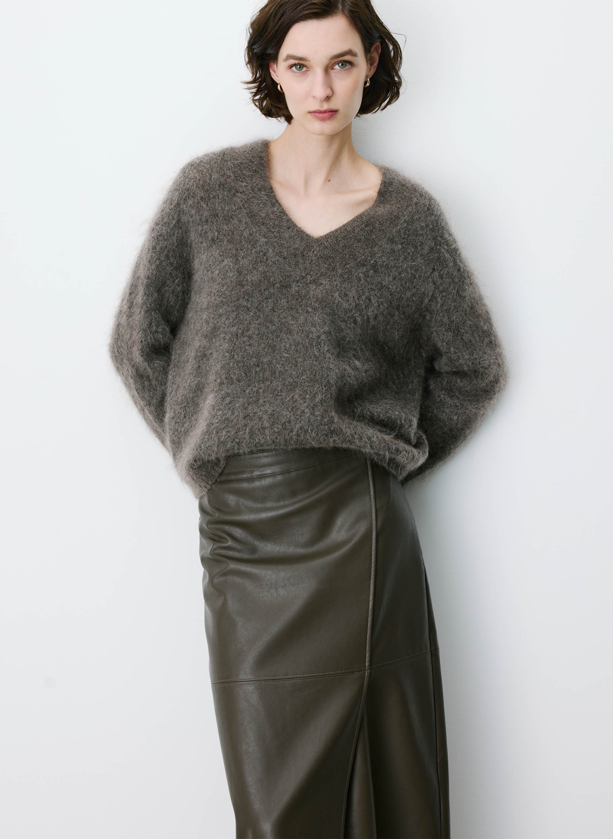 Loose-fit V-neck mohair-blend sweater GRACE ET MILA Brown