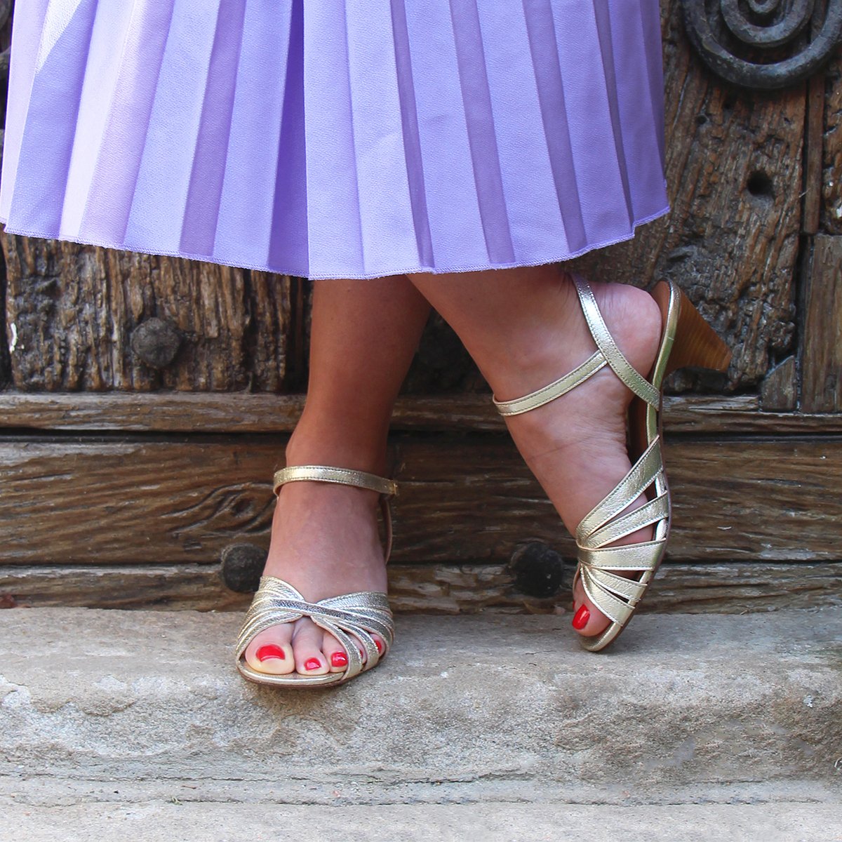 Medium heel metallic leather strappy sandals JULES & JENN Golden