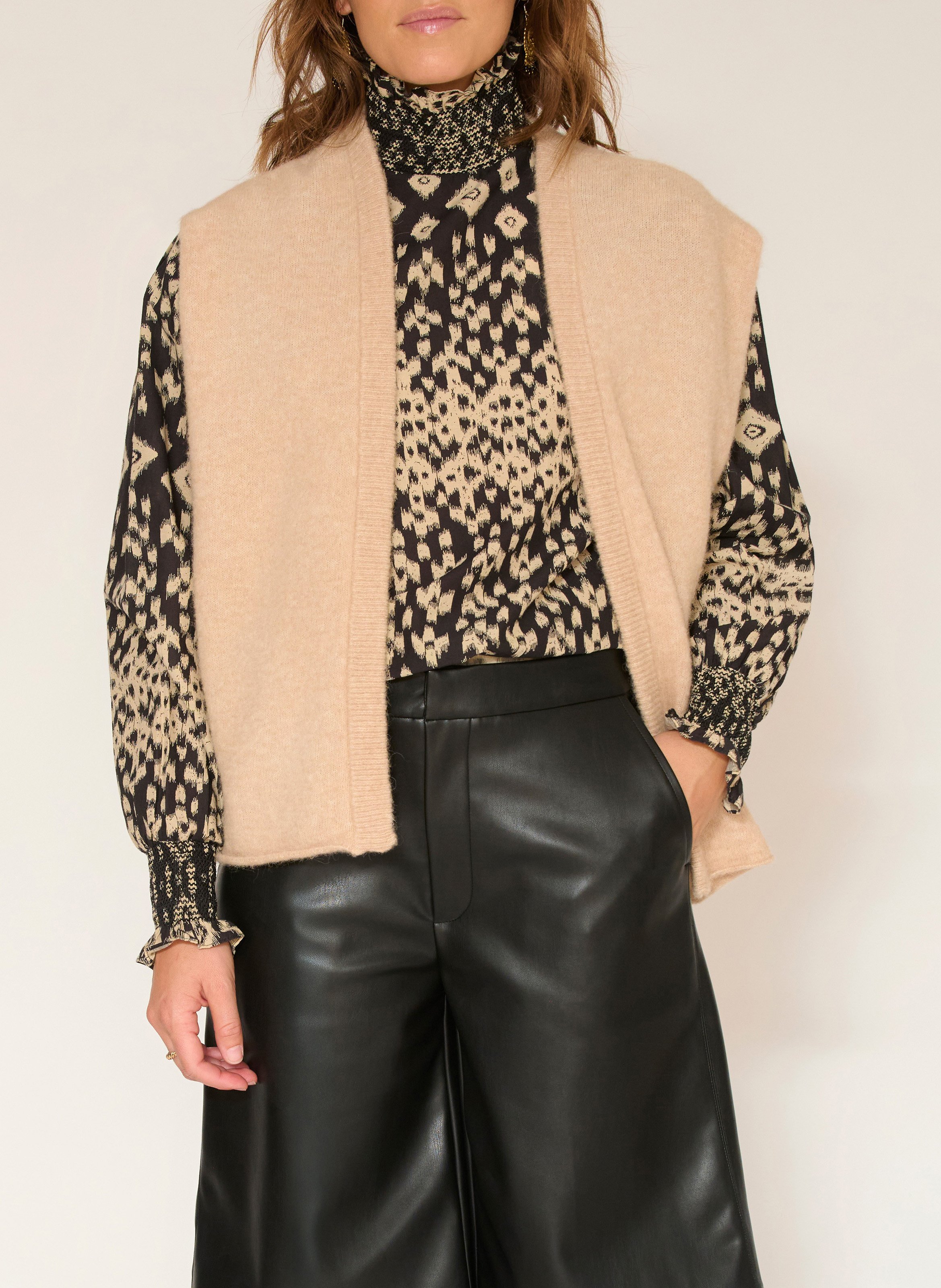 Kragenlose Strickjacke aus Woll-Mix MKT Beige