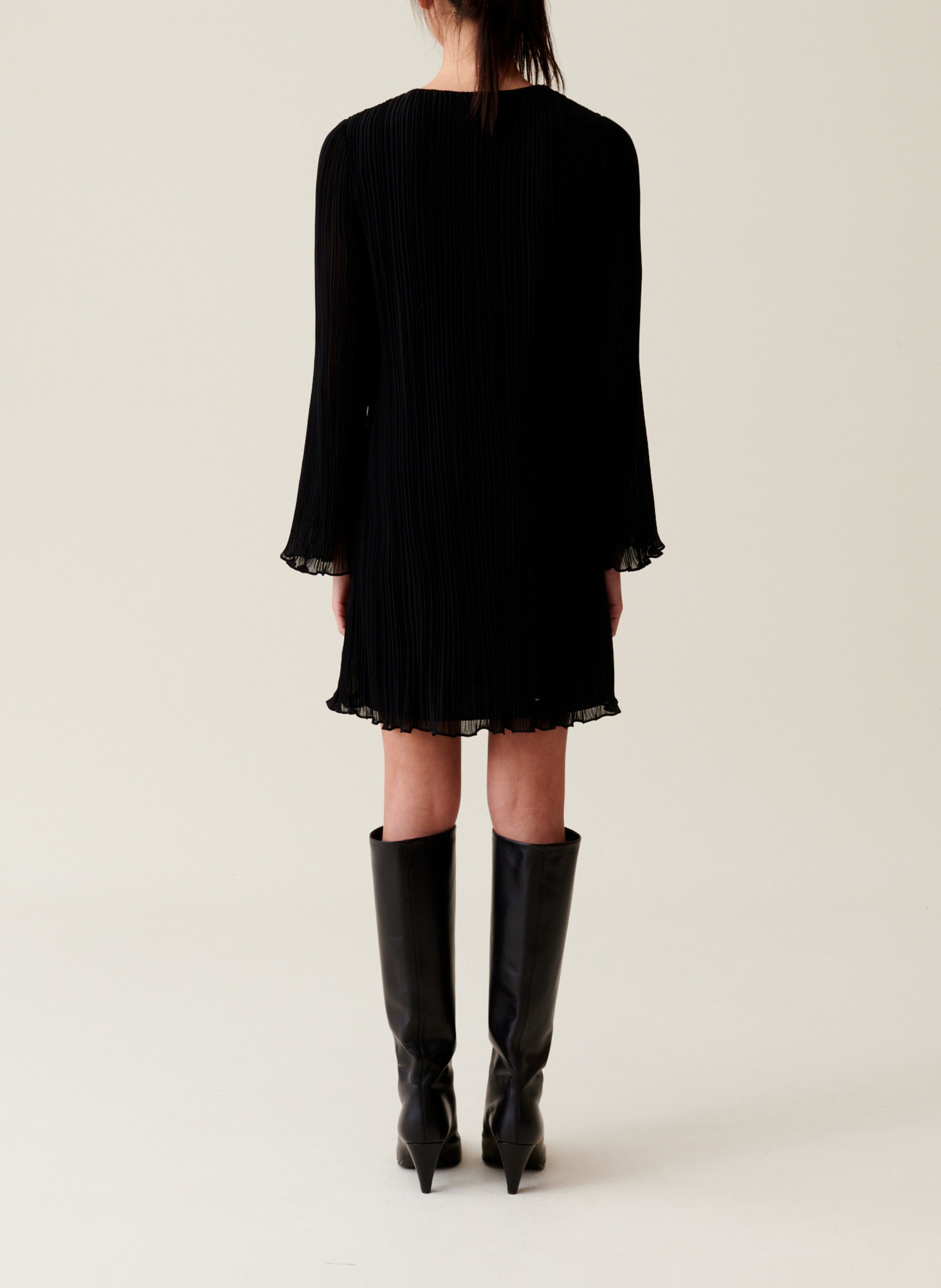 Korte jurk met ronde hals en plissérok CLAUDIE PIERLOT Zwart