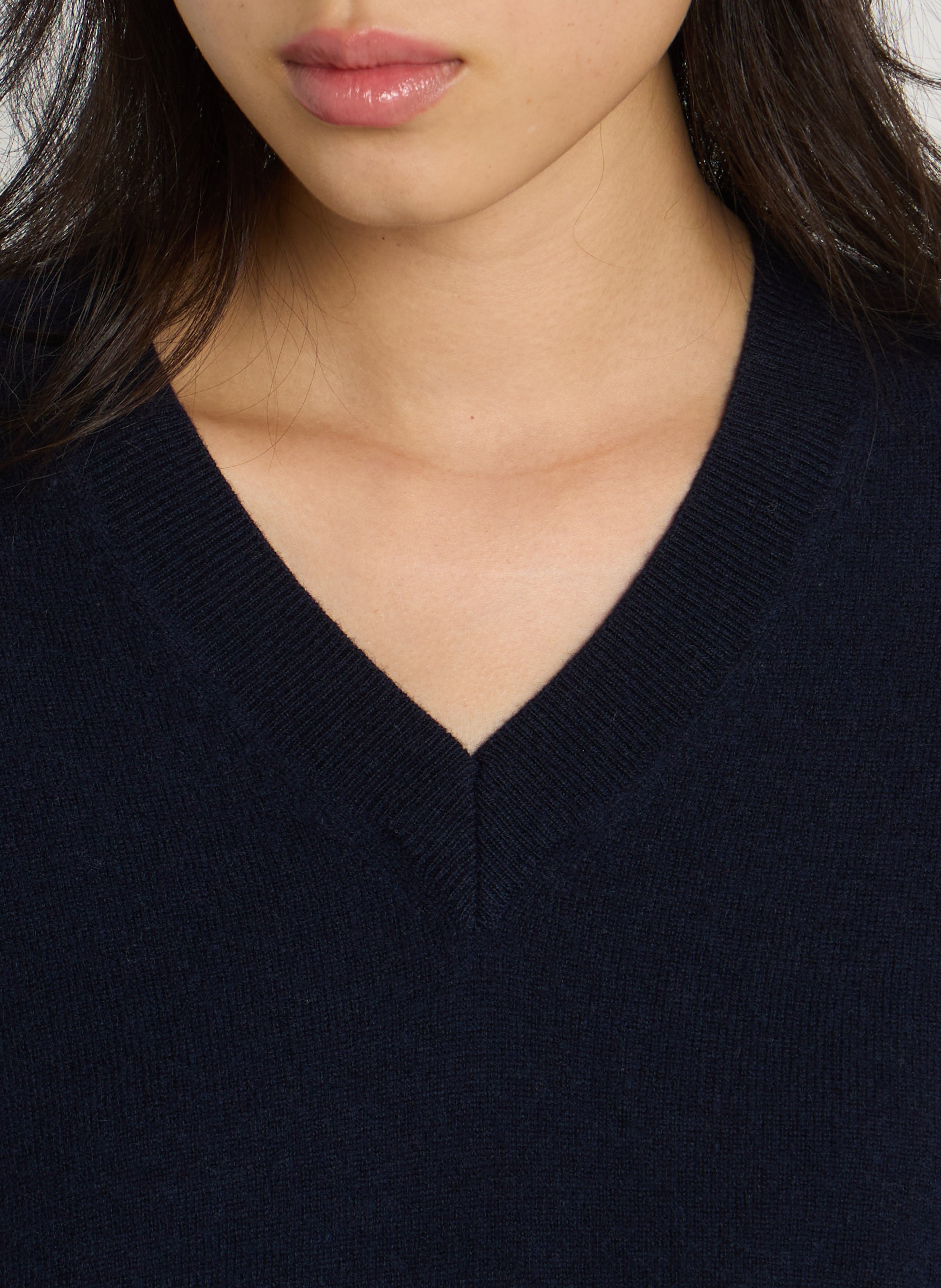 Pull ample col V à studs en laine BERENICE Bleu