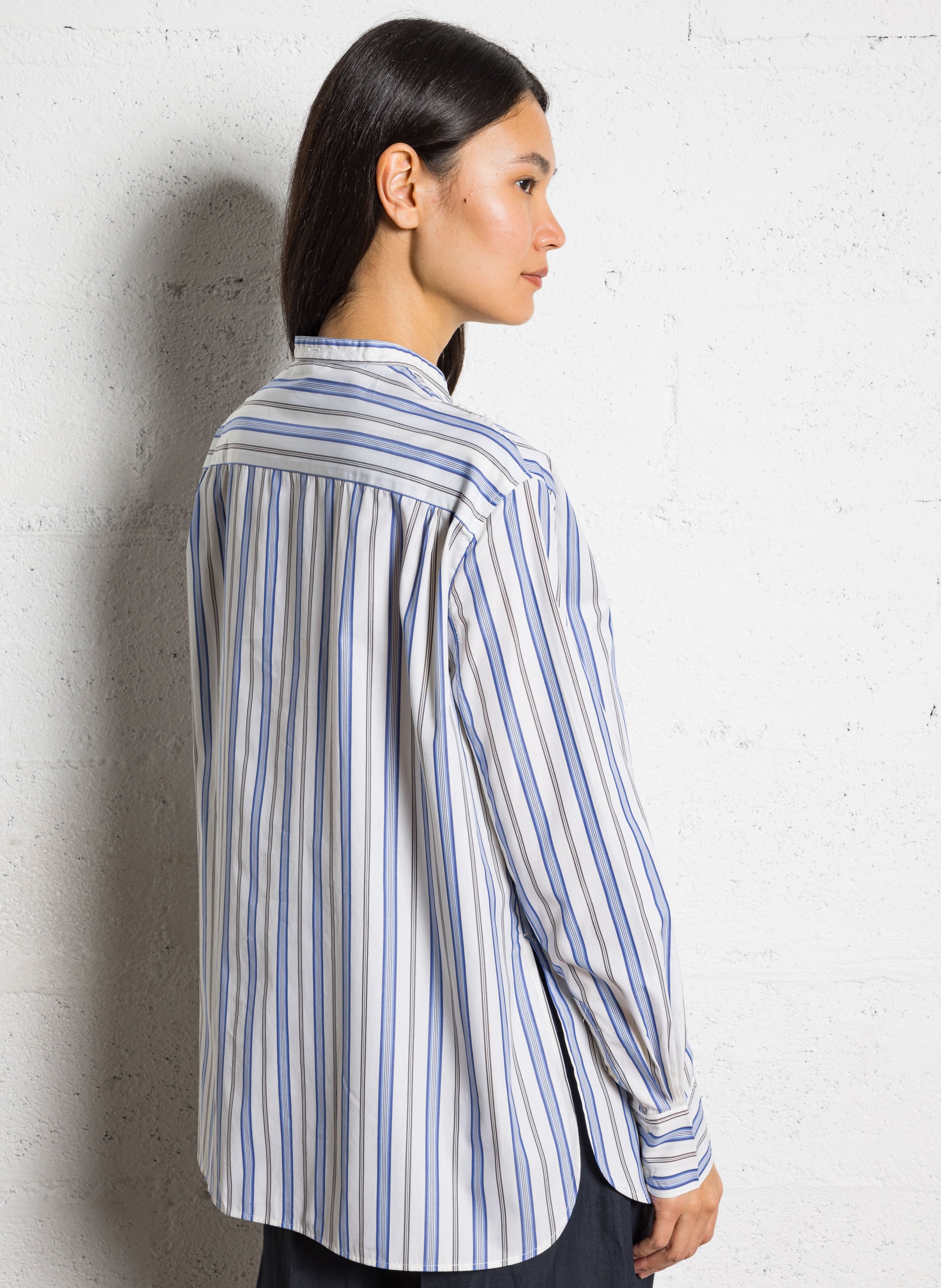 Sandales plates à brides croisées en cuir SOCQUE PARIS Noir