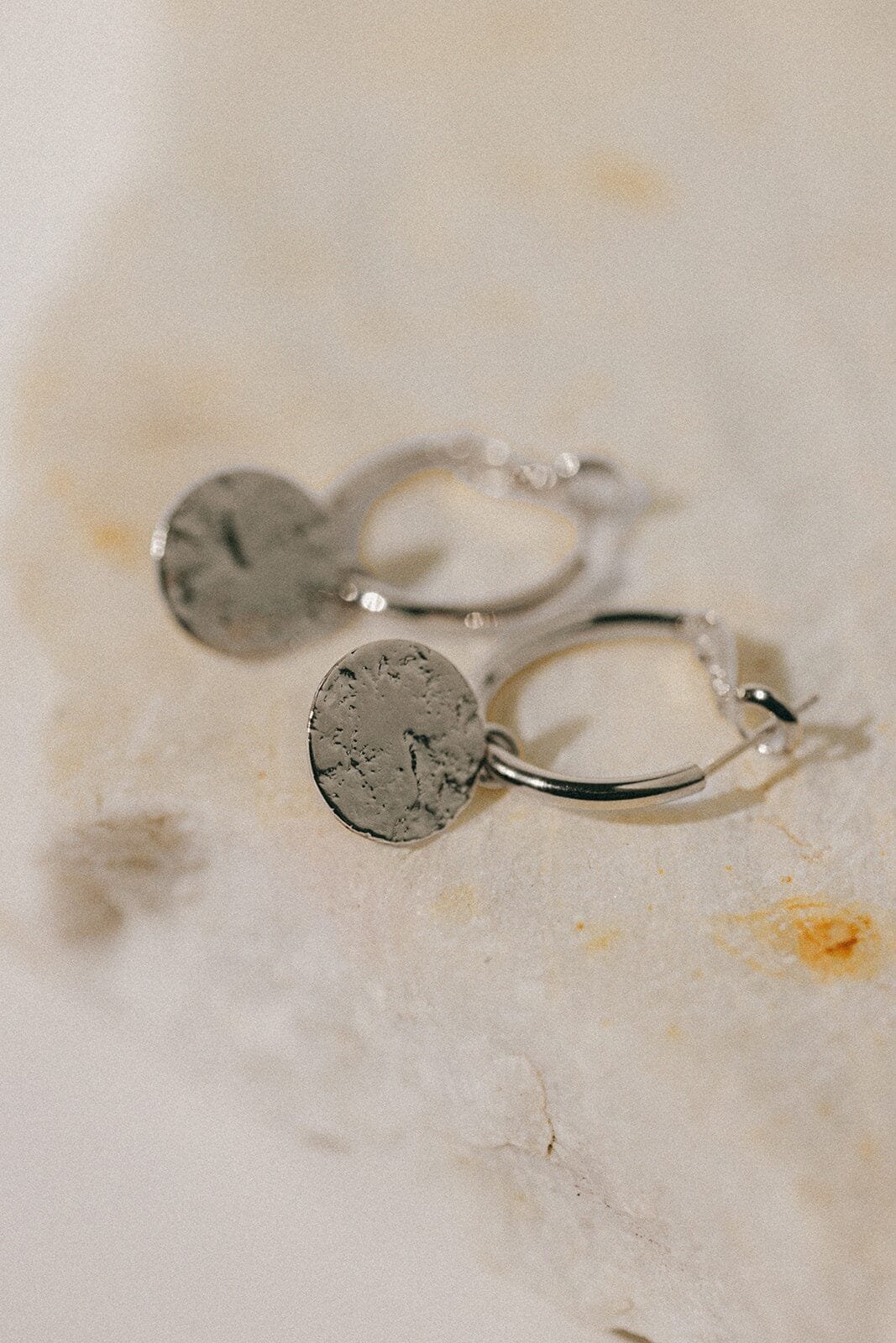 Small hammered round gold-plated hoop earrings MONSIEUR SIMONE Silver