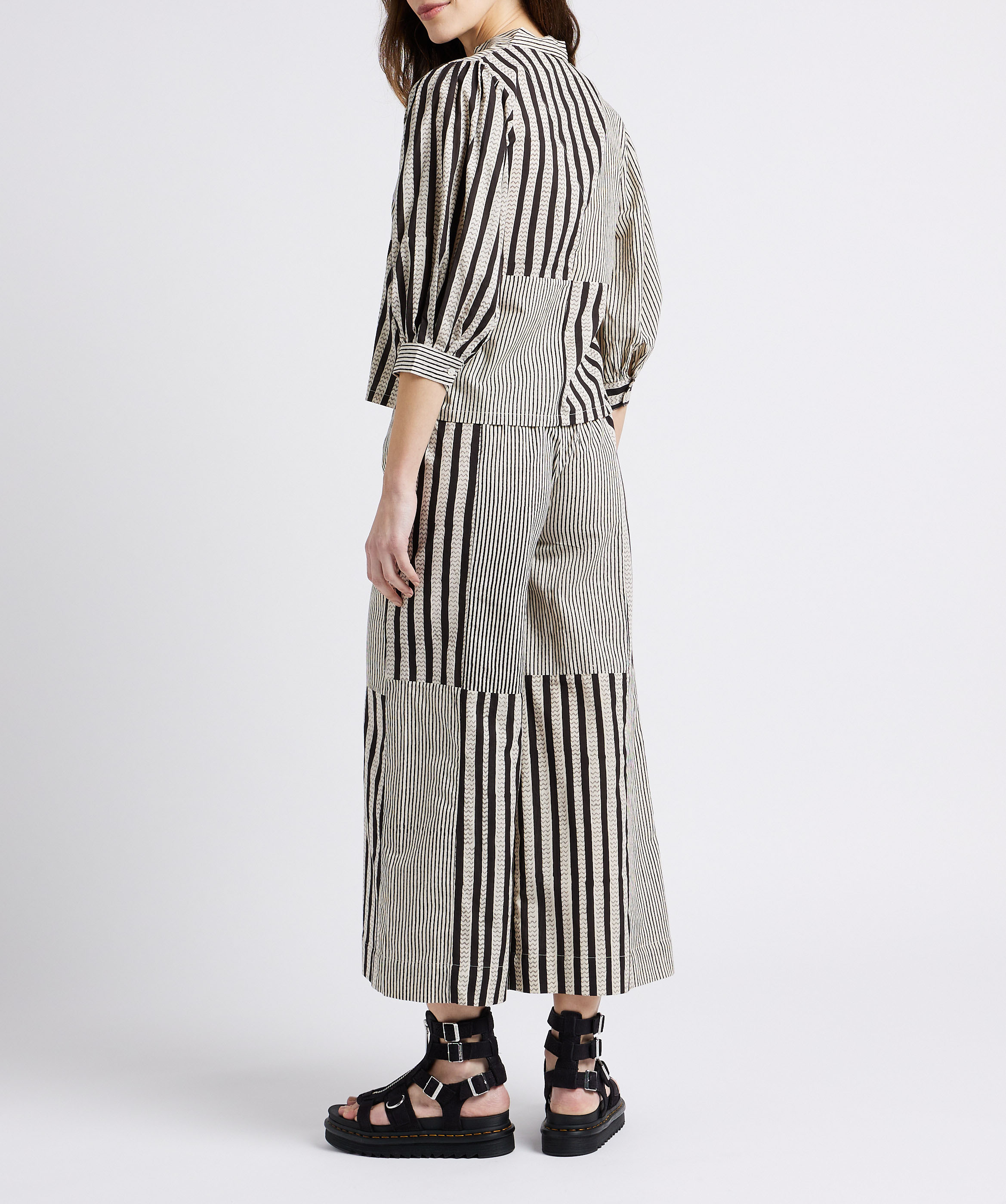 Camisa recta de algodón con cuello mao V DE VINSTER Negro