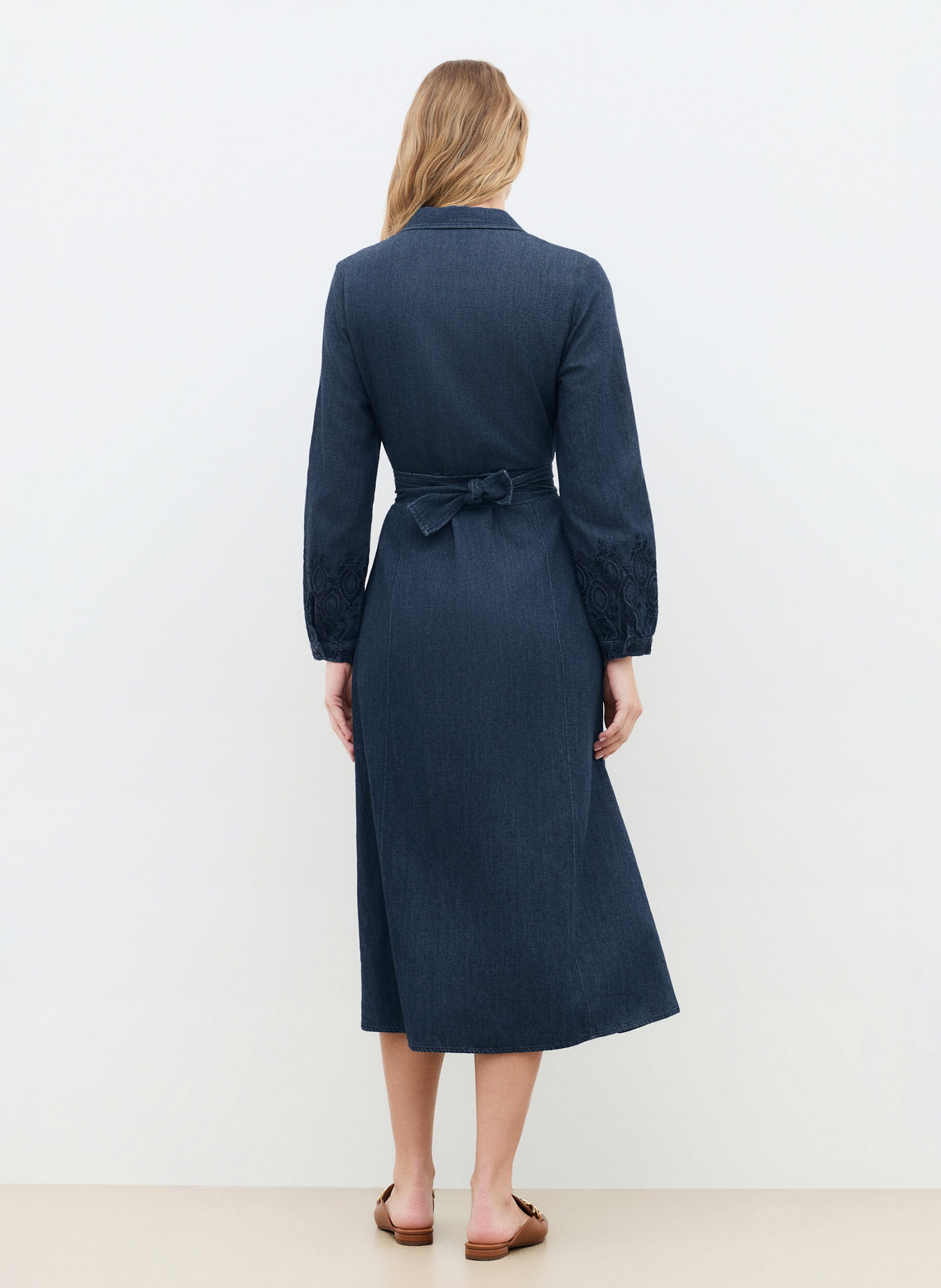 Tailliertes Midikleid CAROLL Blau