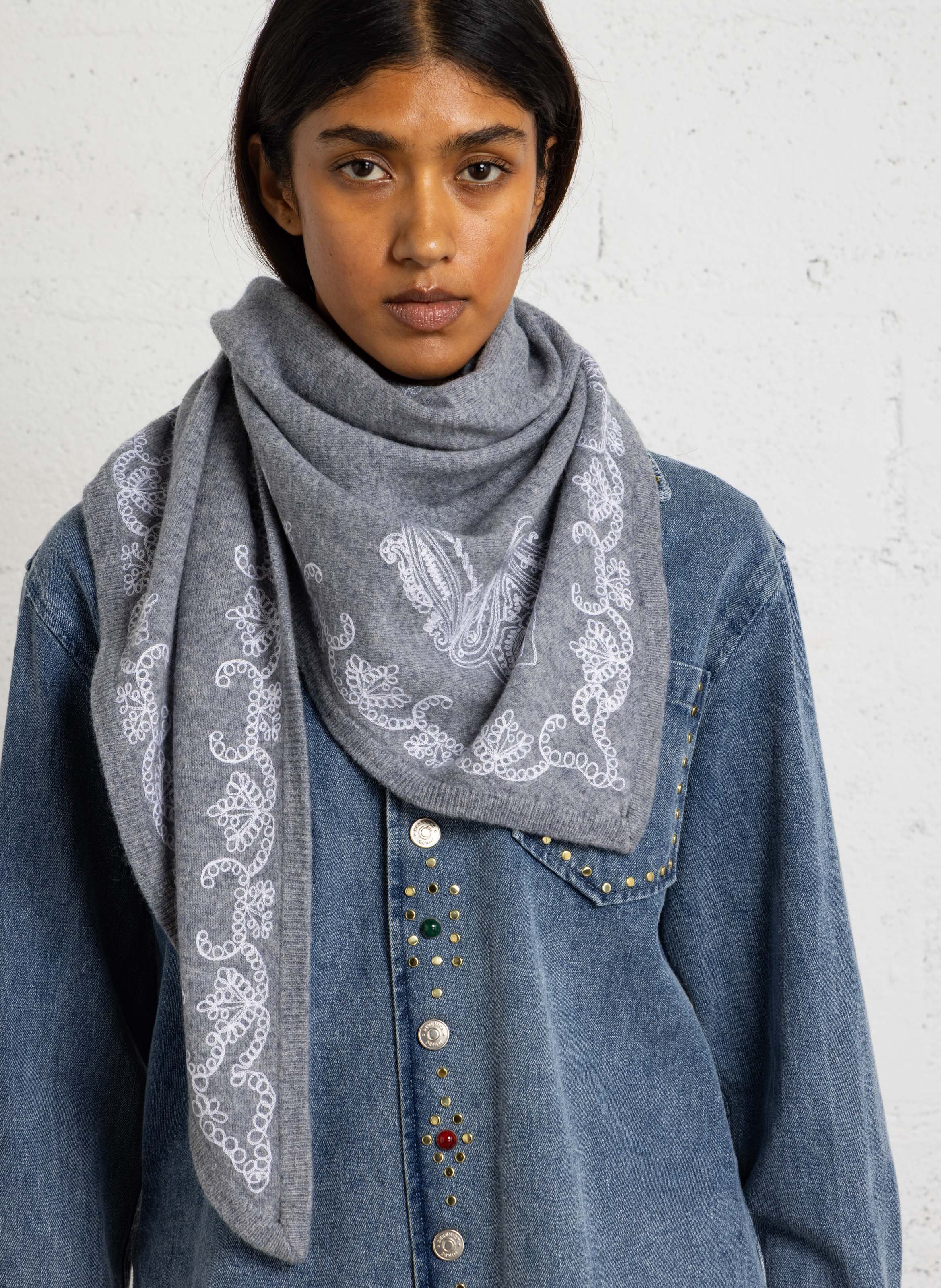 Echarpe triangulaire en laine BERENICE Gris