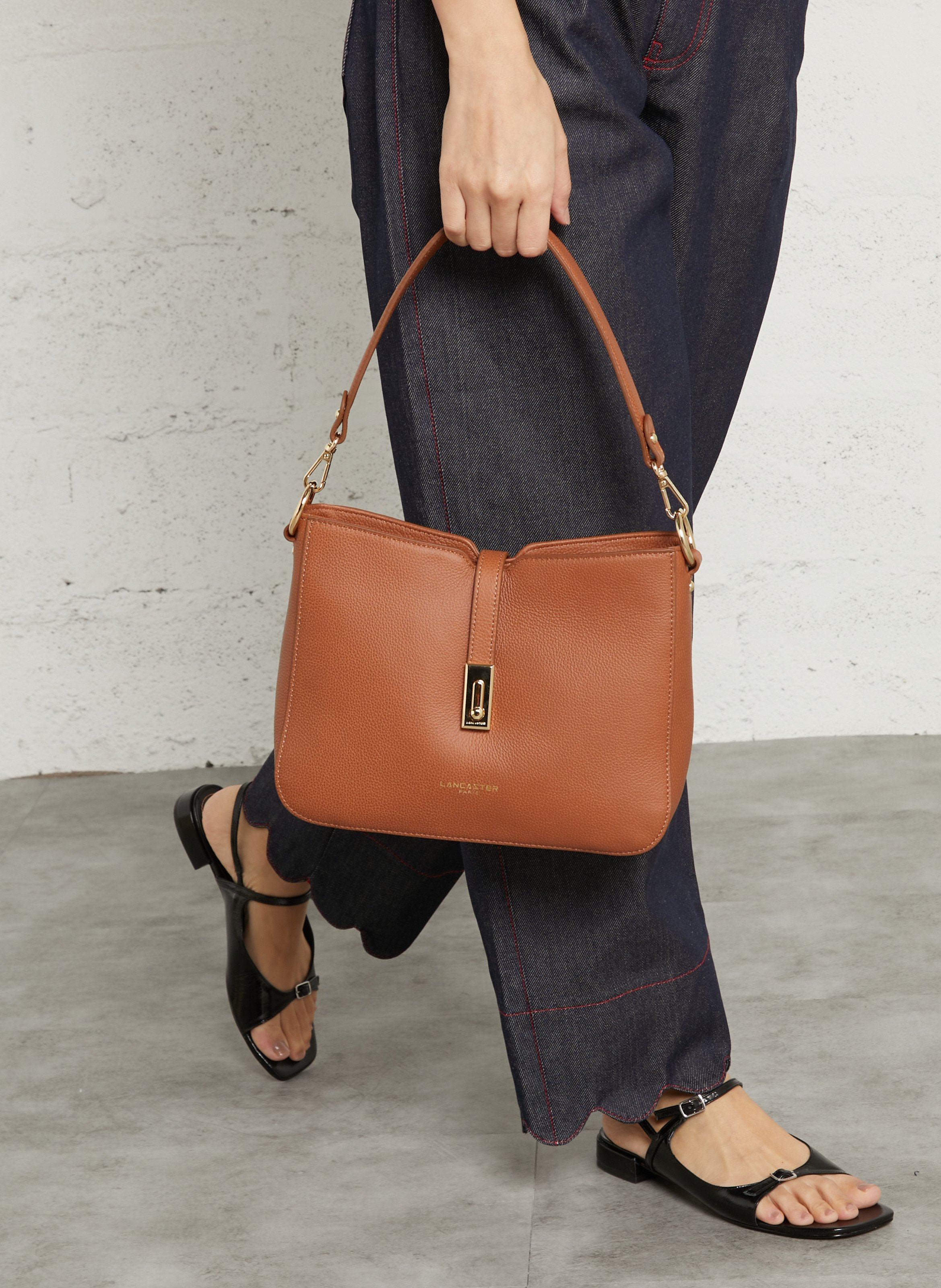 Geschnürte Beuteltasche aus strukturiertem Leder LANCASTER PARIS Braun