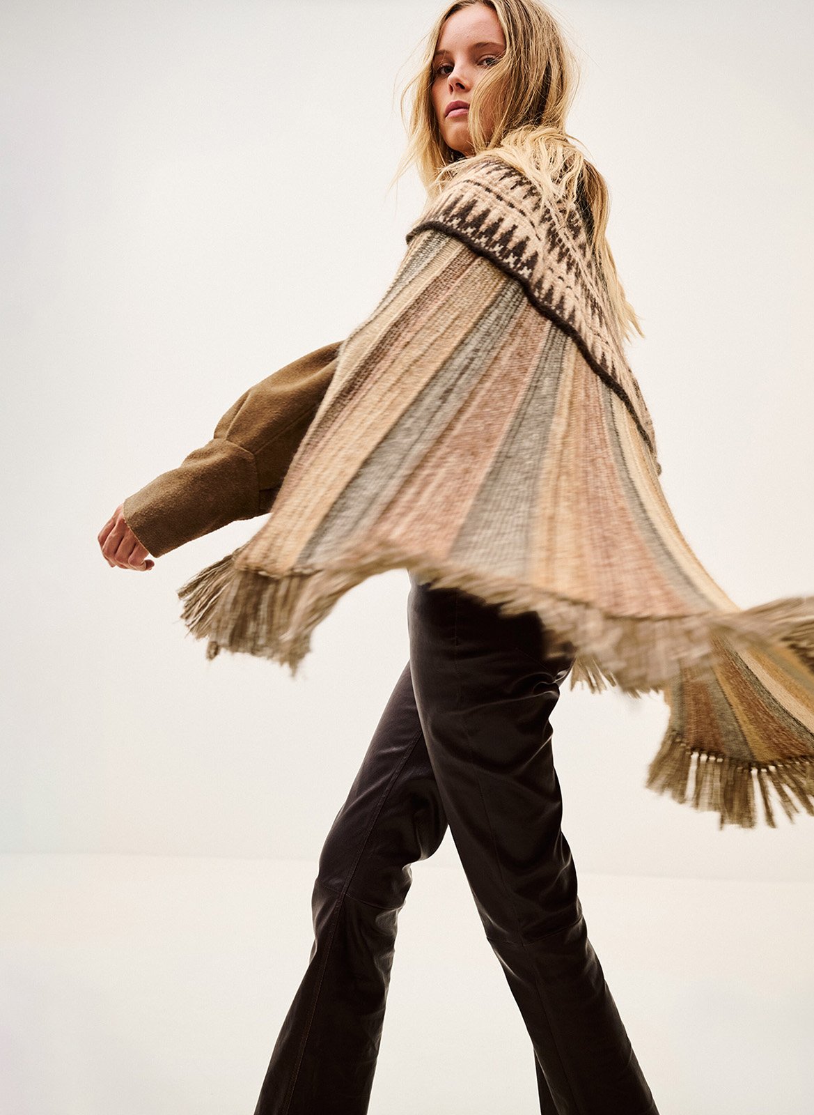 Weiter Poncho aus Wollmix BA&SH Braun