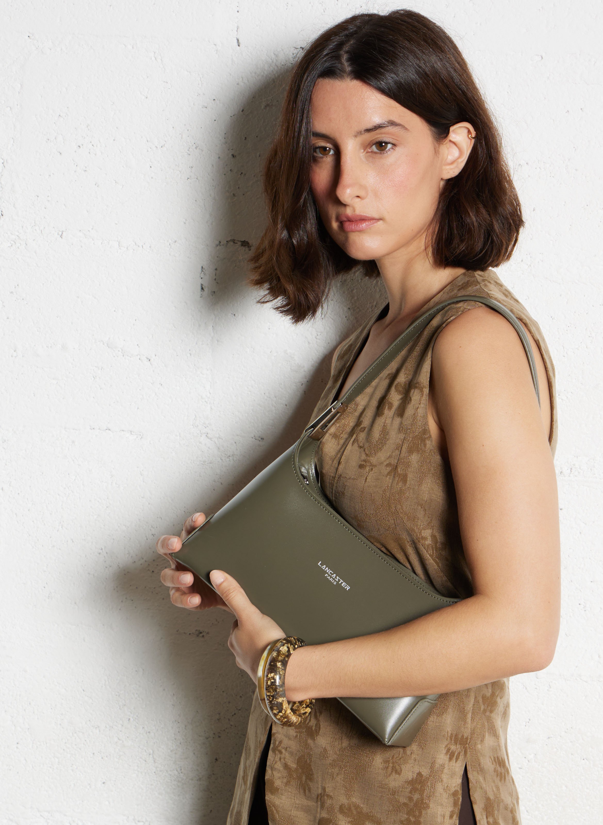 Zipped leather baguette bag LANCASTER PARIS Khaki