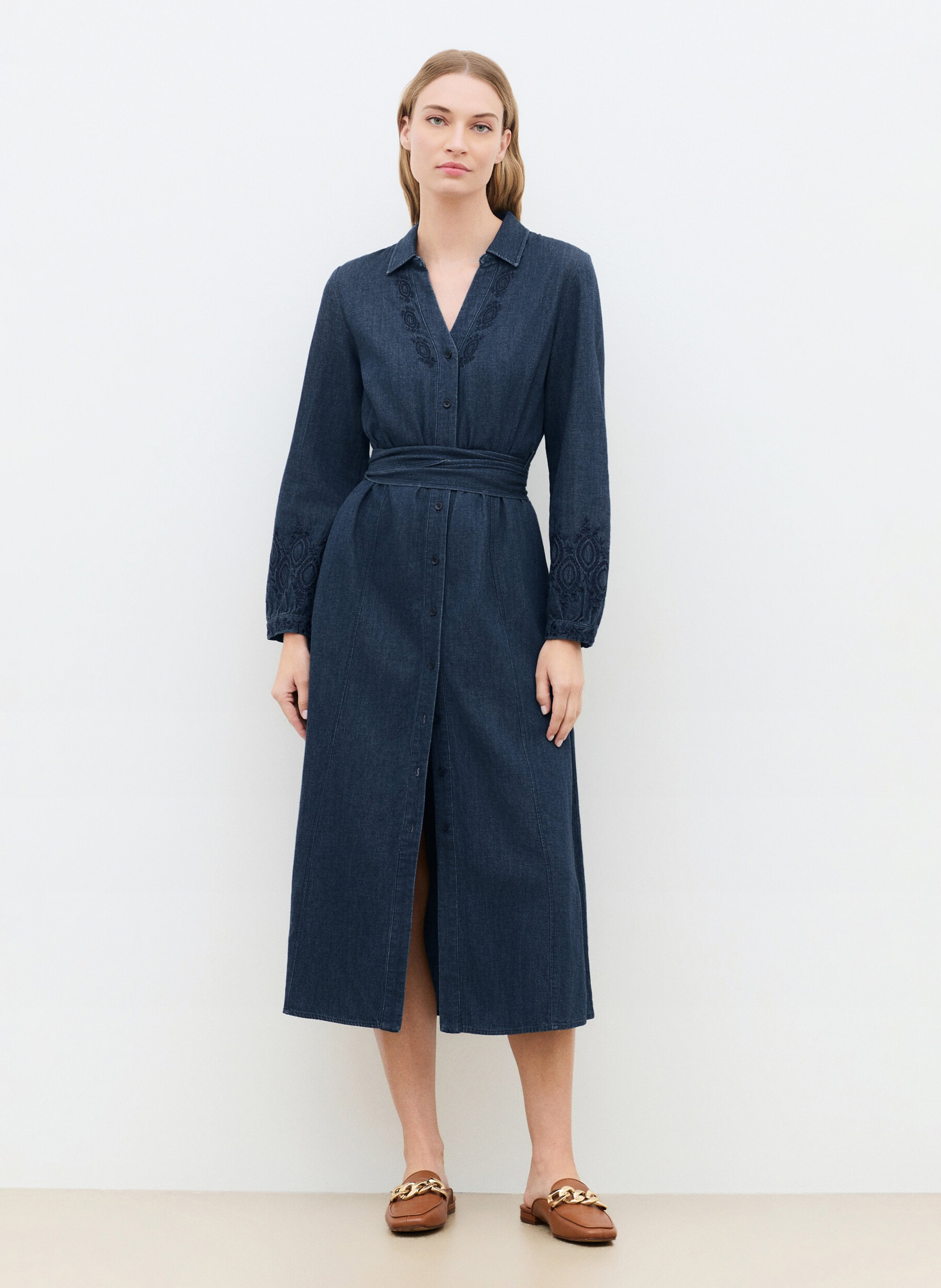 Tailliertes Midikleid CAROLL Blau