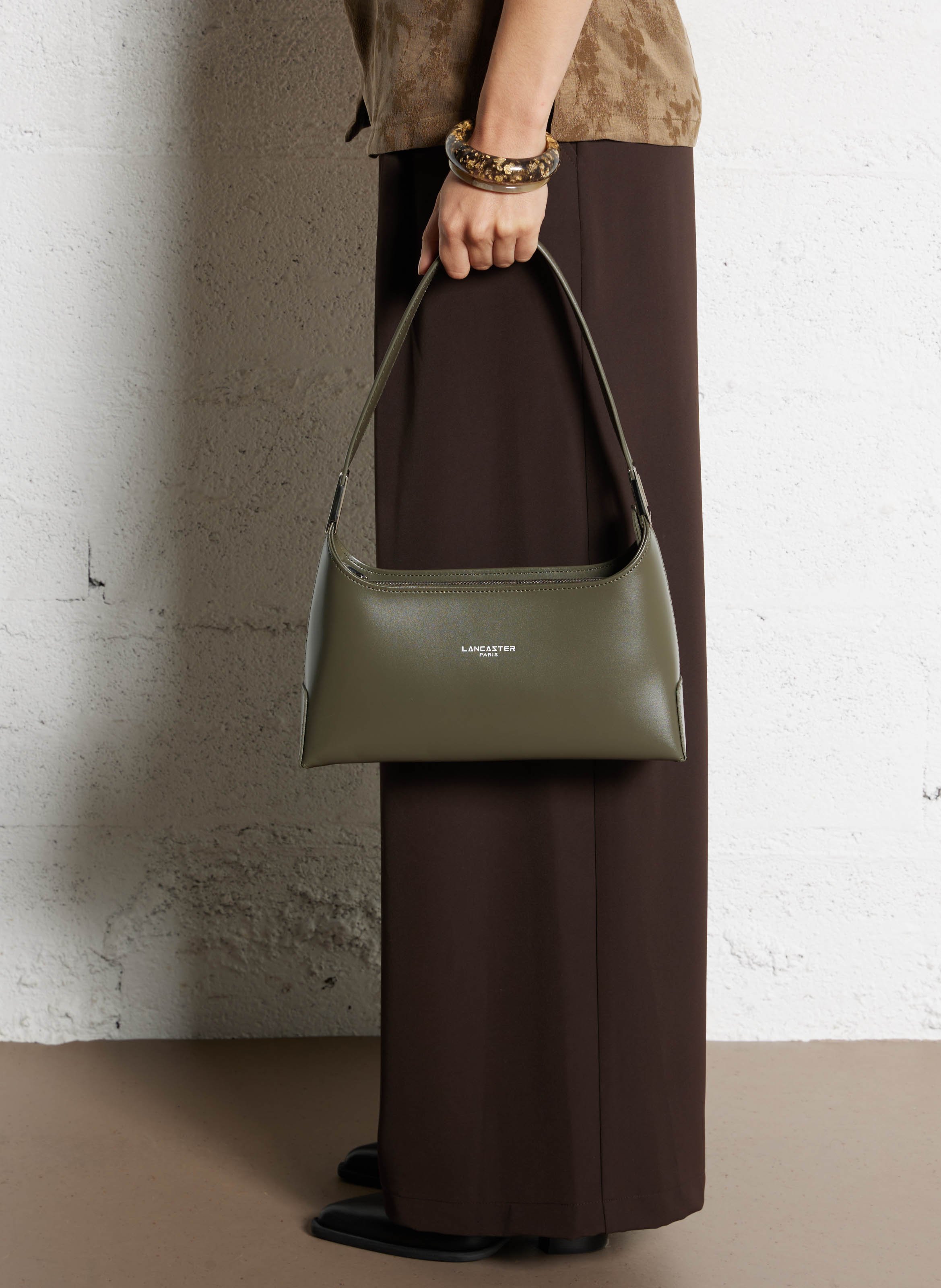 Zipped leather baguette bag LANCASTER PARIS Khaki