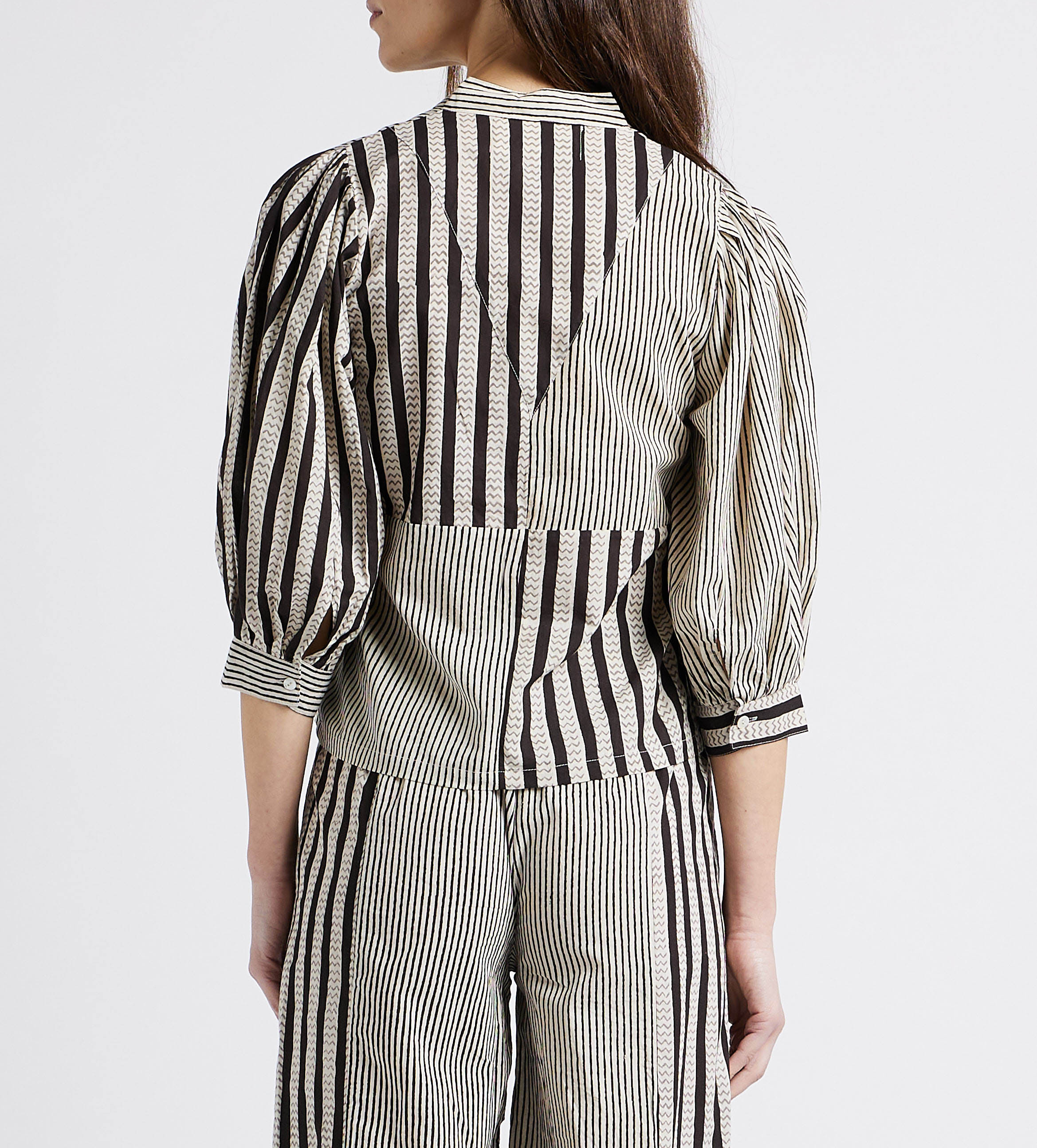 Camisa recta de algodón con cuello mao V DE VINSTER Negro