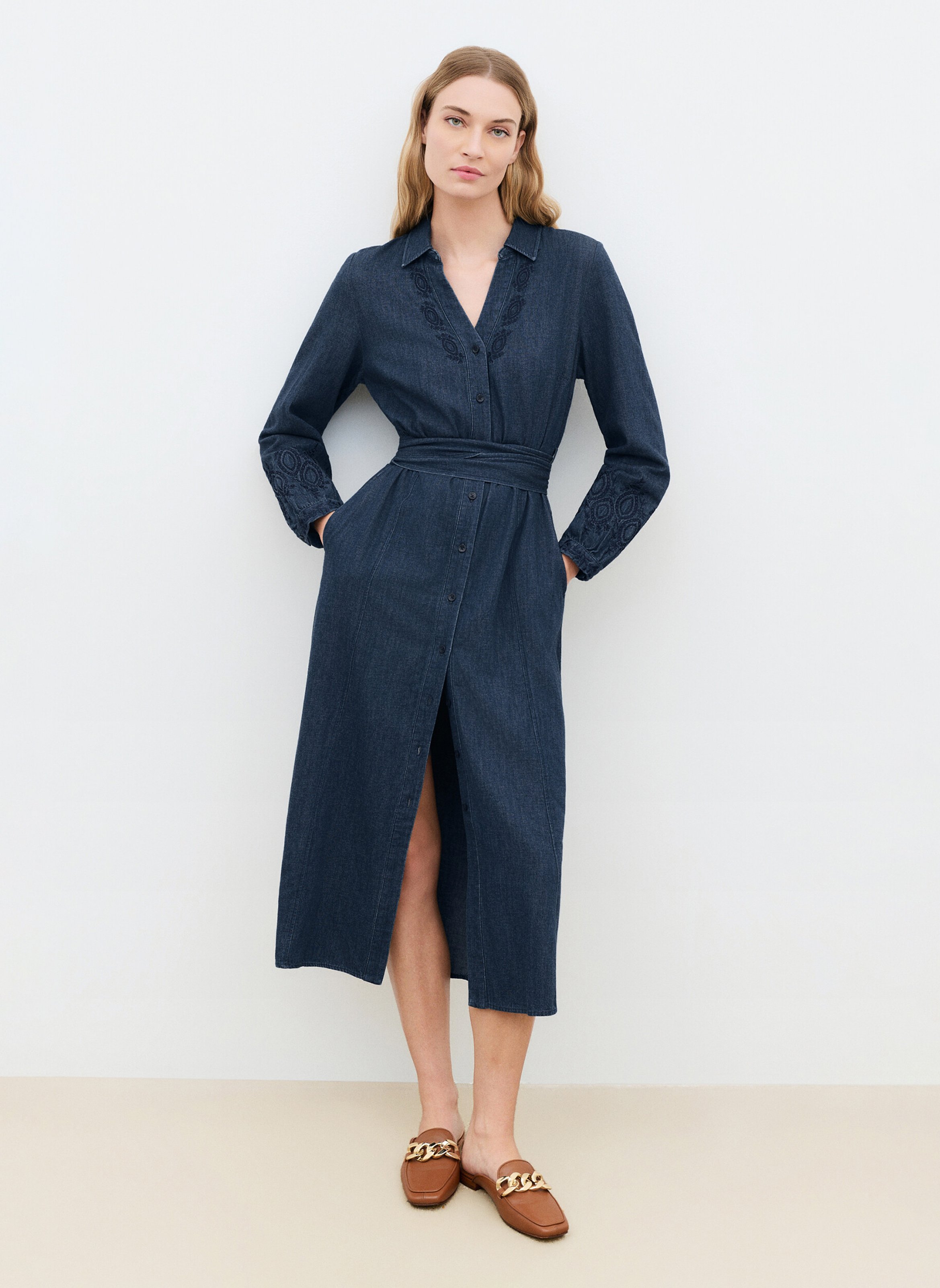 Tailliertes Midikleid CAROLL Blau