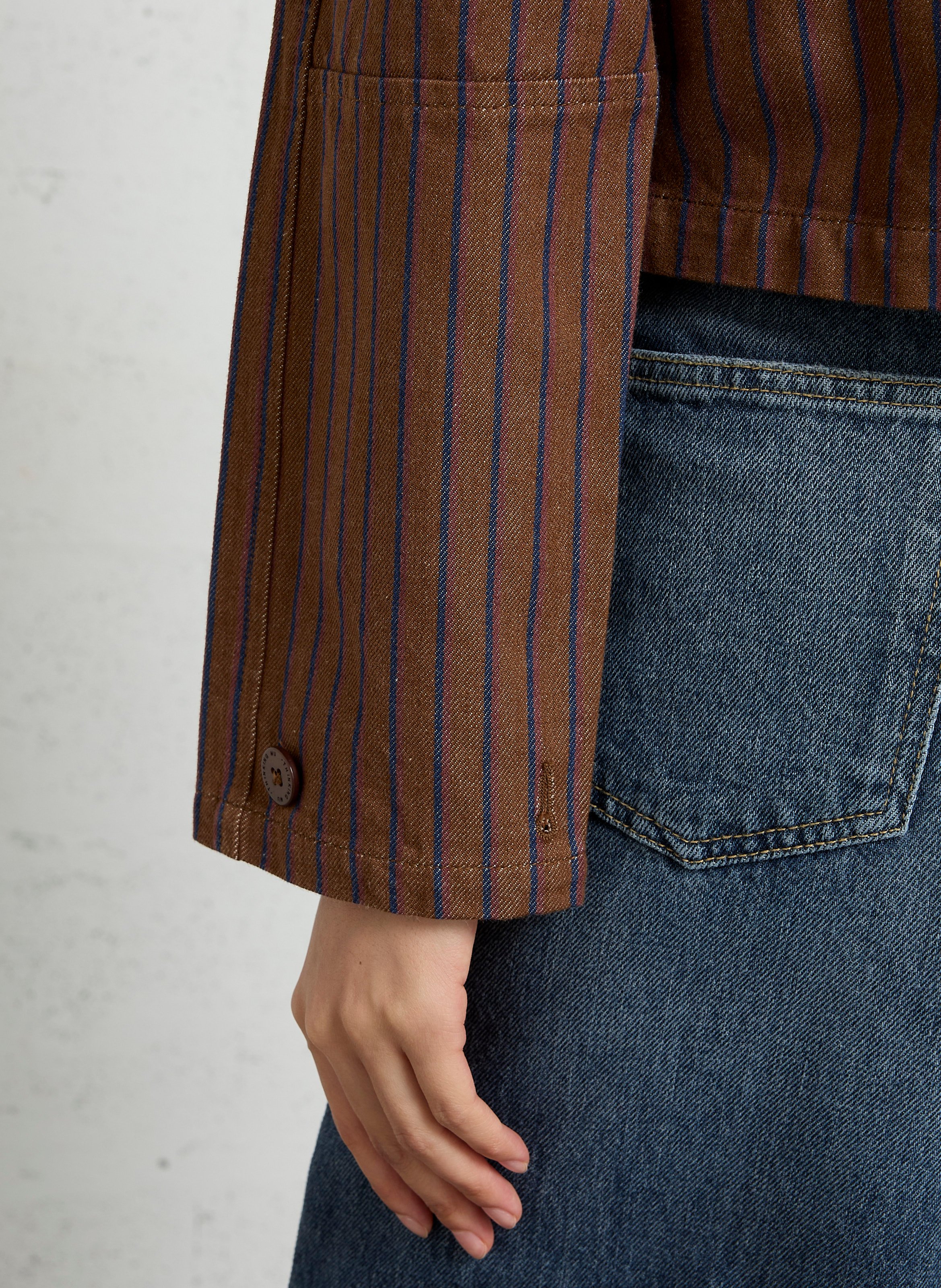 Chaqueta clásica de cuello en denim de algodón orgánico THINKING MU Multicolor