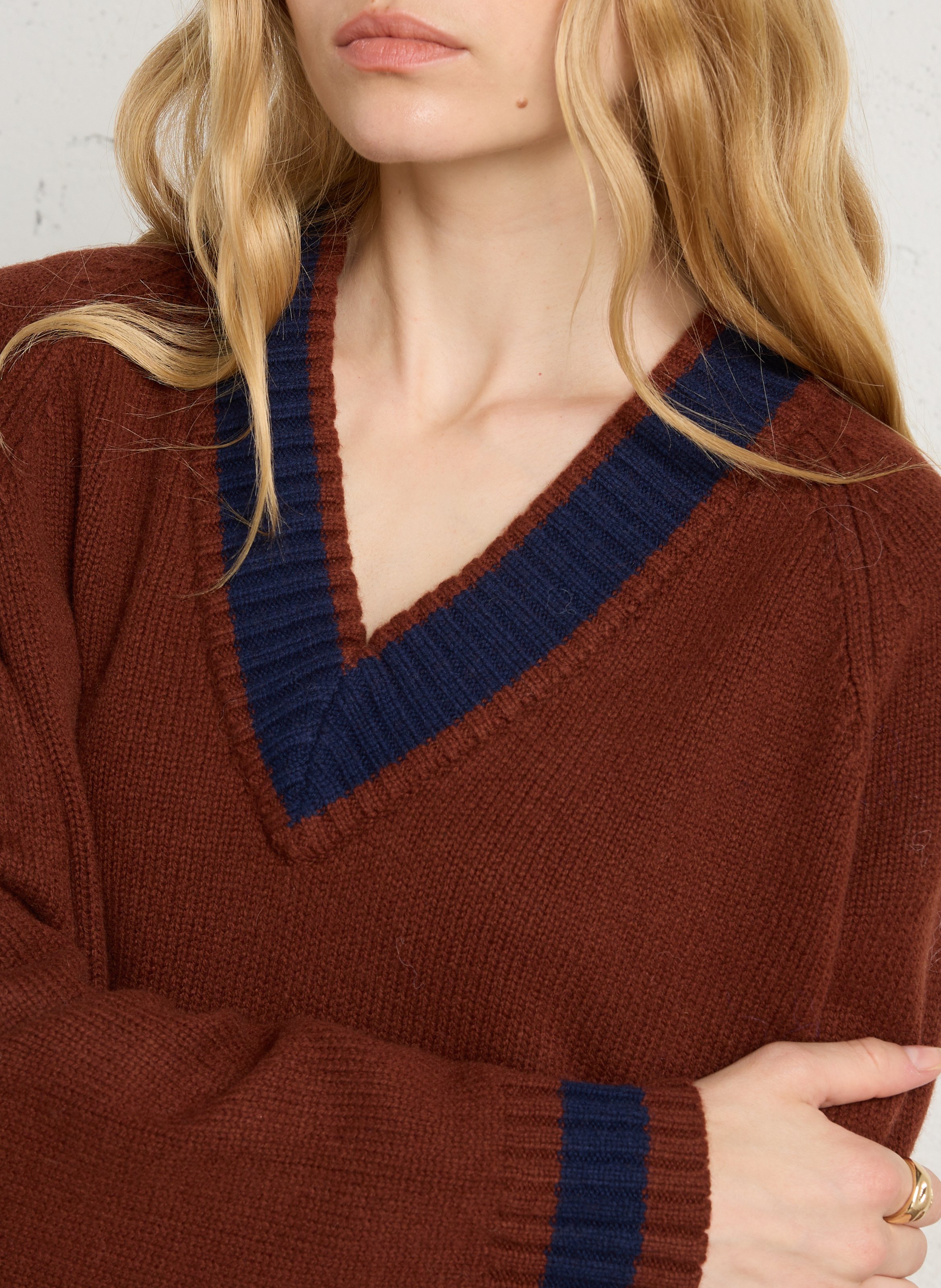 Loose-fit wool V-neck sweater BENSIMON Plums