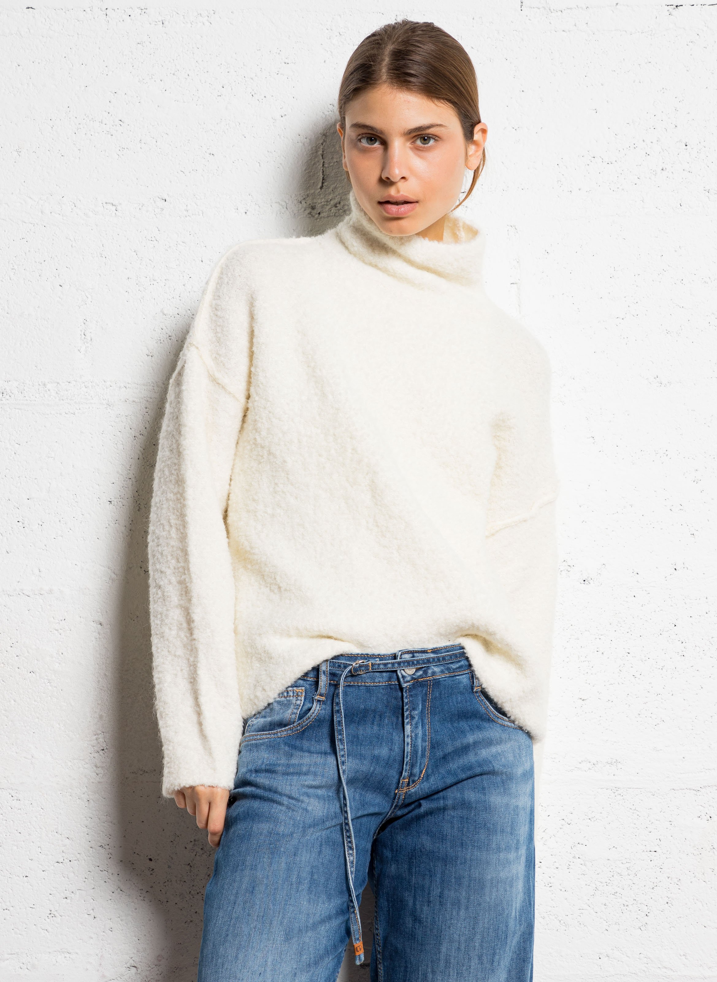 - Straight Cut Jeans
- 5 Taschen
- Gerader Schnitt
- Stone-Washed-Optik LE TEMPS DES CERISES Blau