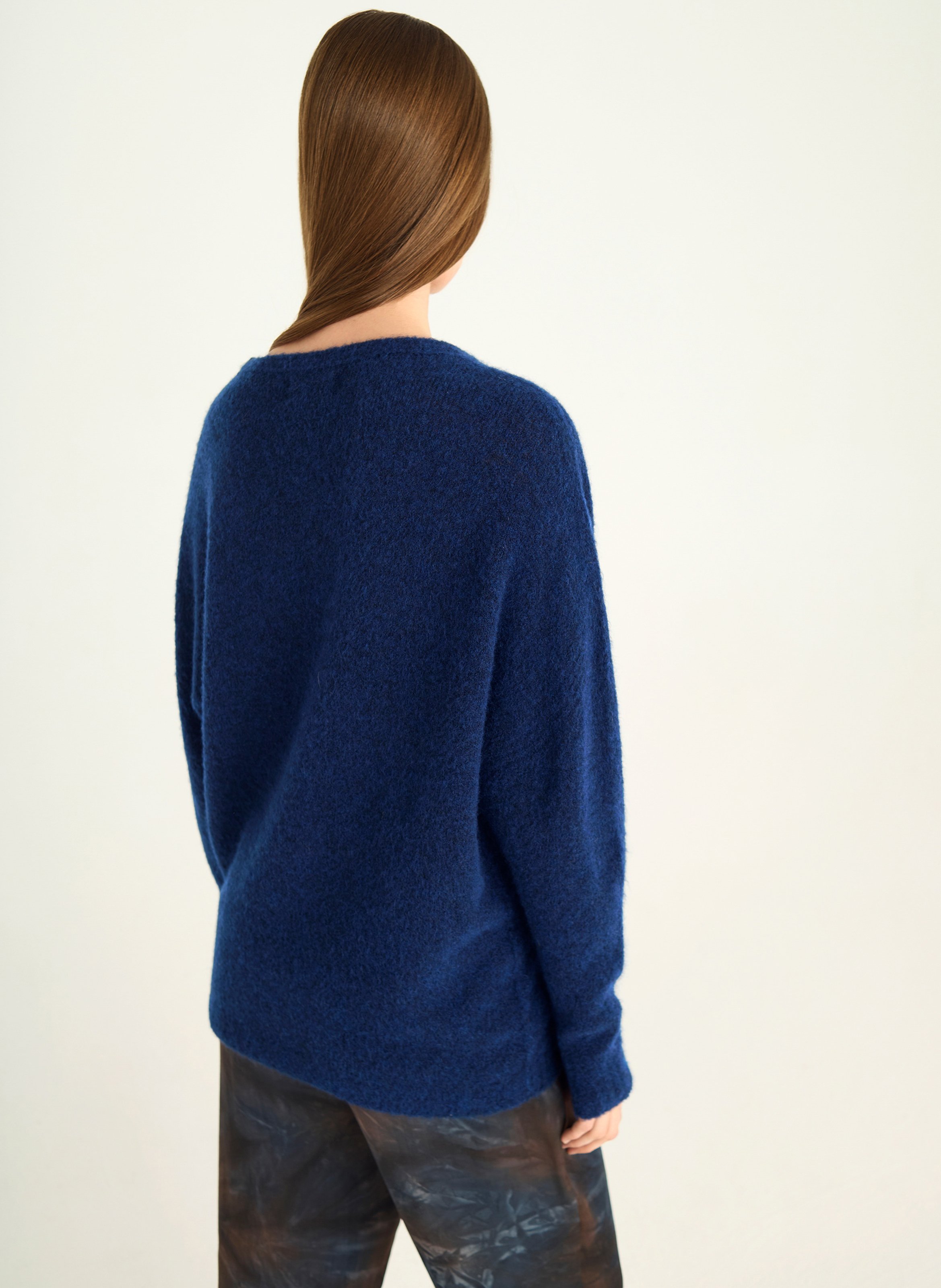 Pull oversize col V en maille moelleuse ACOTE Bleu