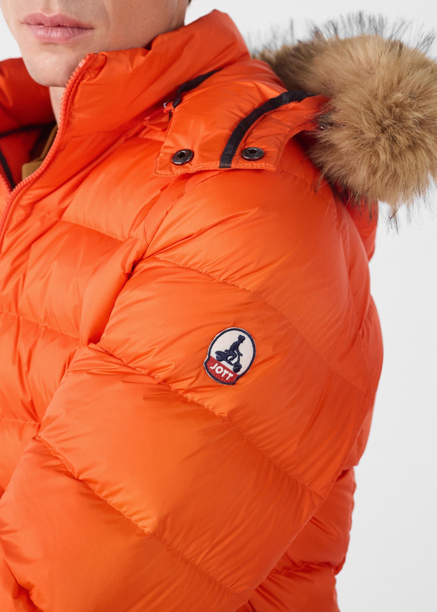 Short hooded prestige puffer jacket JOTT Red