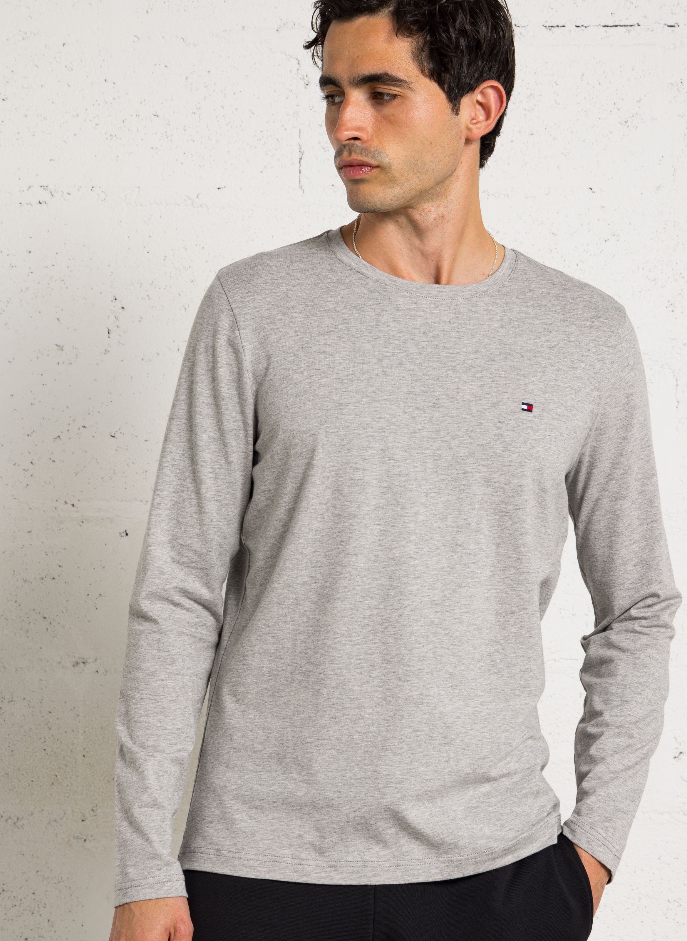 Rundhals-T-Shirt aus Bio-Baumwolle mit Stickerei, Regular Fit TOMMY HILFIGER