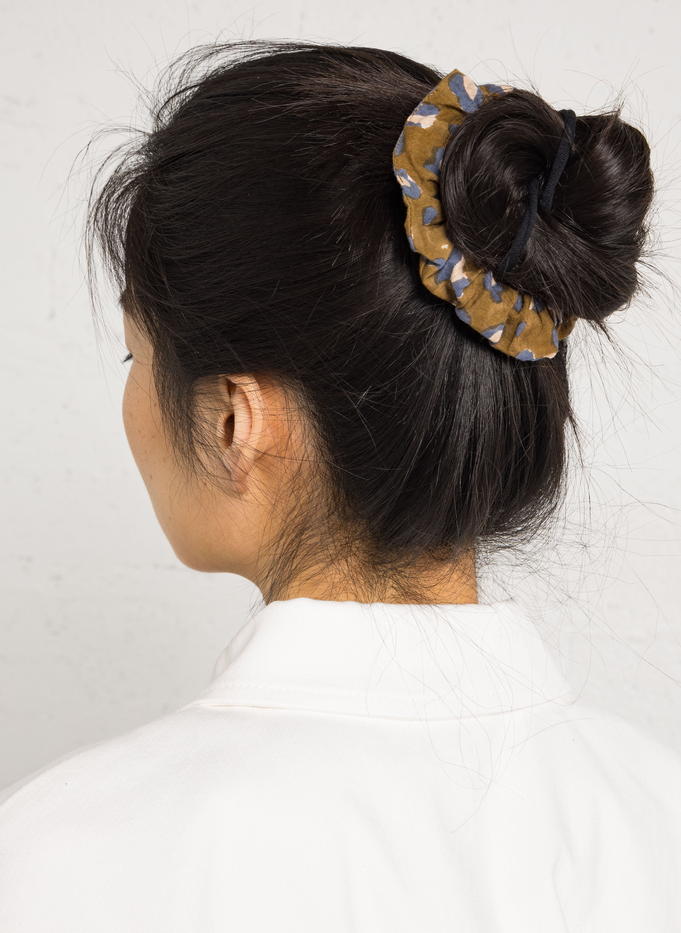 Bedrucktes Haargummiband aus Baumwolle APACHES COLLECTIONS Khaki